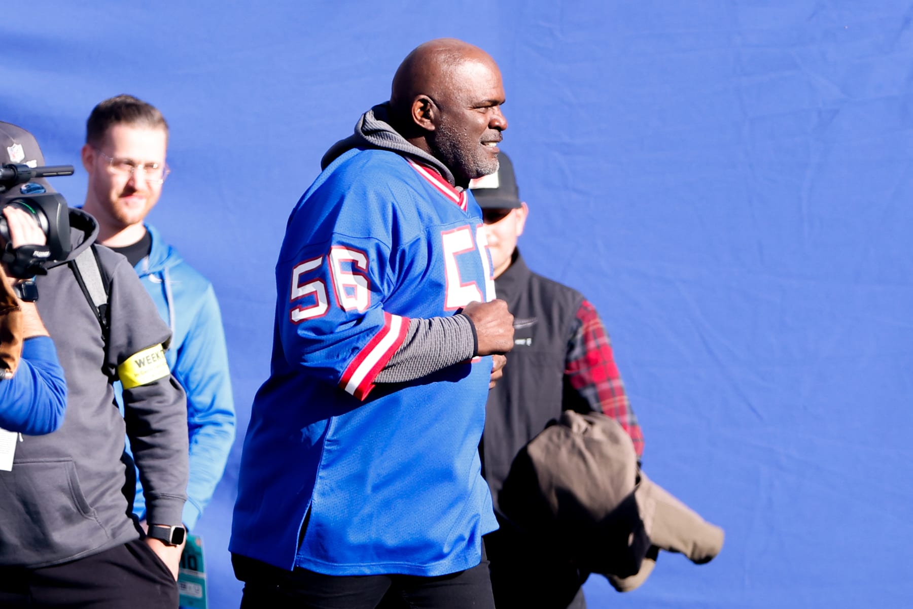 EAST RUTHERFORD, NJ - JANUARY 01:  Former New York Giants linebacker and NFL Hall of Fame player Lawrence Taylor prior to the National Football League game between the New York Giants and the Indianapolis Colts on January 1, 2023 at MetLife Stadium in East Rutherford, New Jersey.  (Photo by Rich Graessle/Icon Sportswire via Getty Images)