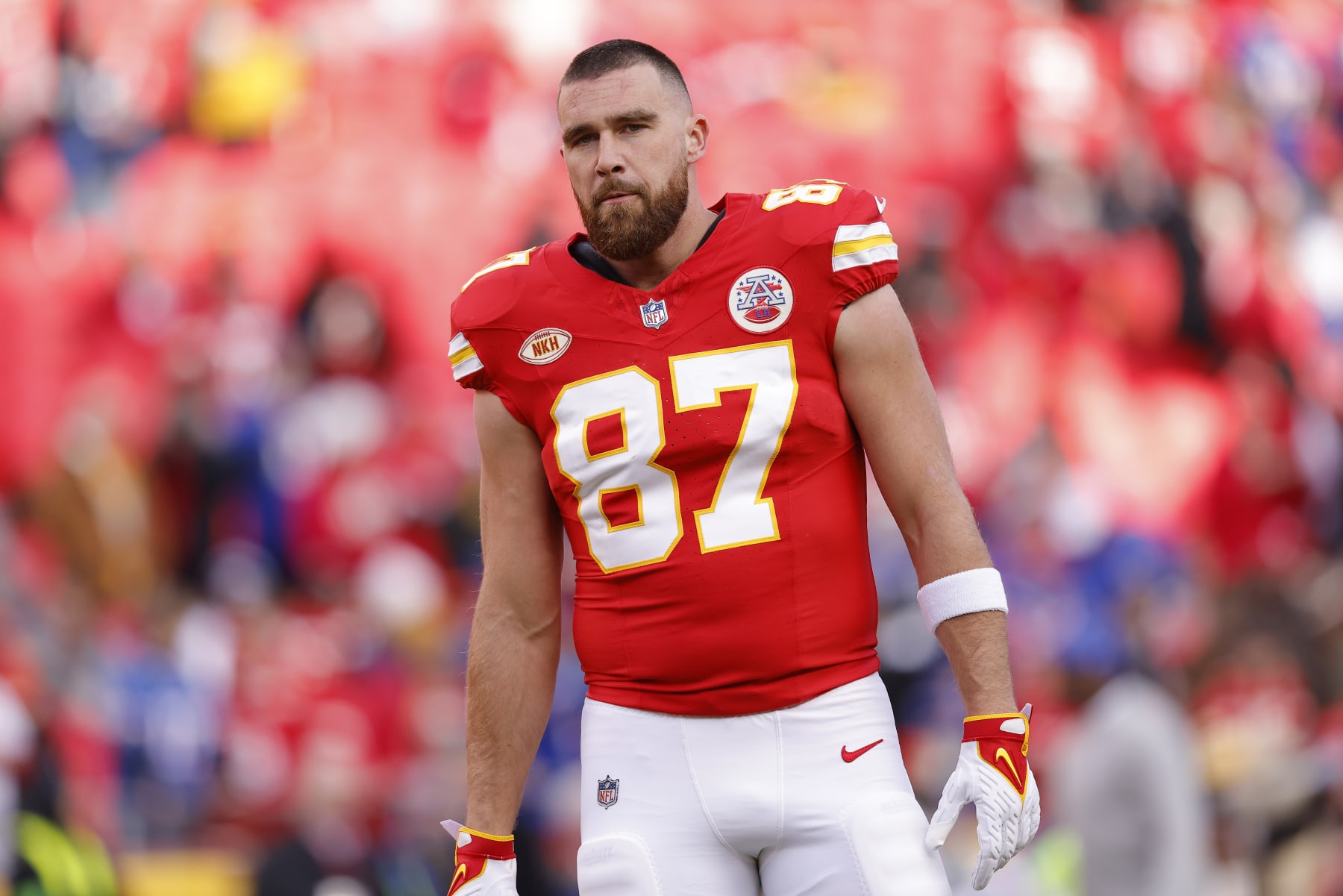 KANSAS CITY, MISSOURI - DECEMBER 10: 
Travis Kelce #87 of the Kansas City Chiefs warms up before the game against the Buffalo Bills at GEHA Field at Arrowhead Stadium on December 10, 2023 in Kansas City, Missouri. (Photo by David Eulitt/Getty Images)
