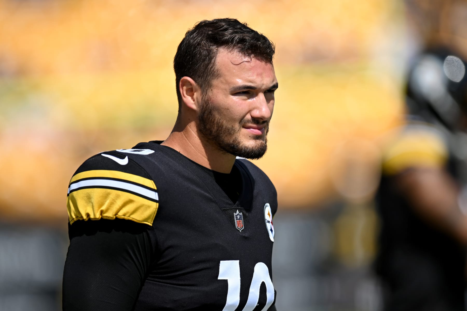 PITTSBURGH, PENNSYLVANIA - SEPTEMBER 18: Mitch Trubisky #10 of the Pittsburgh Steelers looks on during warm ups before a game against the New England Patriots at Acrisure Stadium on September 18, 2022 in Pittsburgh, Pennsylvania. (Photo by Joe Sargent/Getty Images)