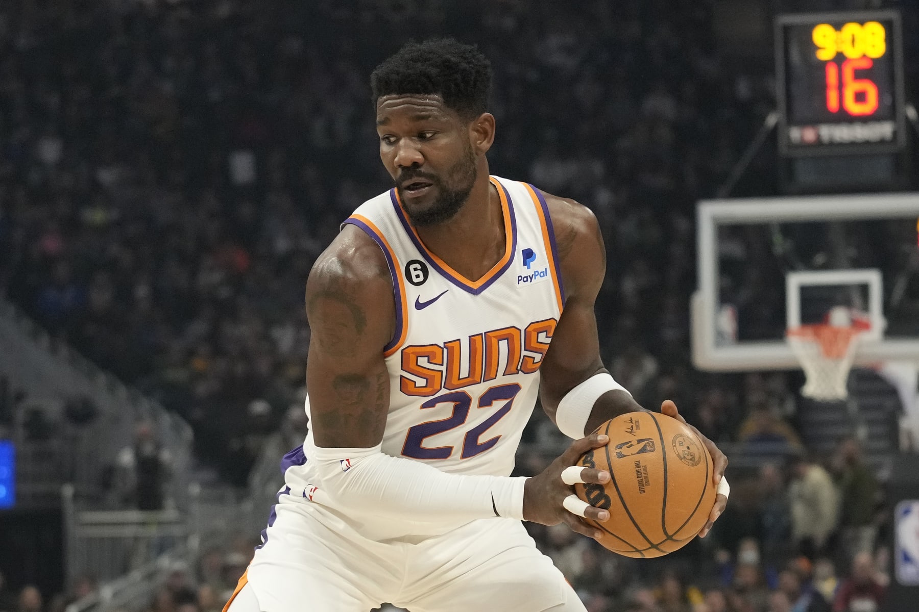 MILWAUKEE, WISCONSIN - FEBRUARY 26: Deandre Ayton #22 of the Phoenix Suns dribbles the ball against the Milwaukee Bucks in the first half at Fiserv Forum on February 26, 2023 in Milwaukee, Wisconsin. NOTE TO USER: User expressly acknowledges and agrees that, by downloading and or using this photograph, user is consenting to the terms and conditions of the Getty Images License Agreement. (Photo by Patrick McDermott/Getty Images)