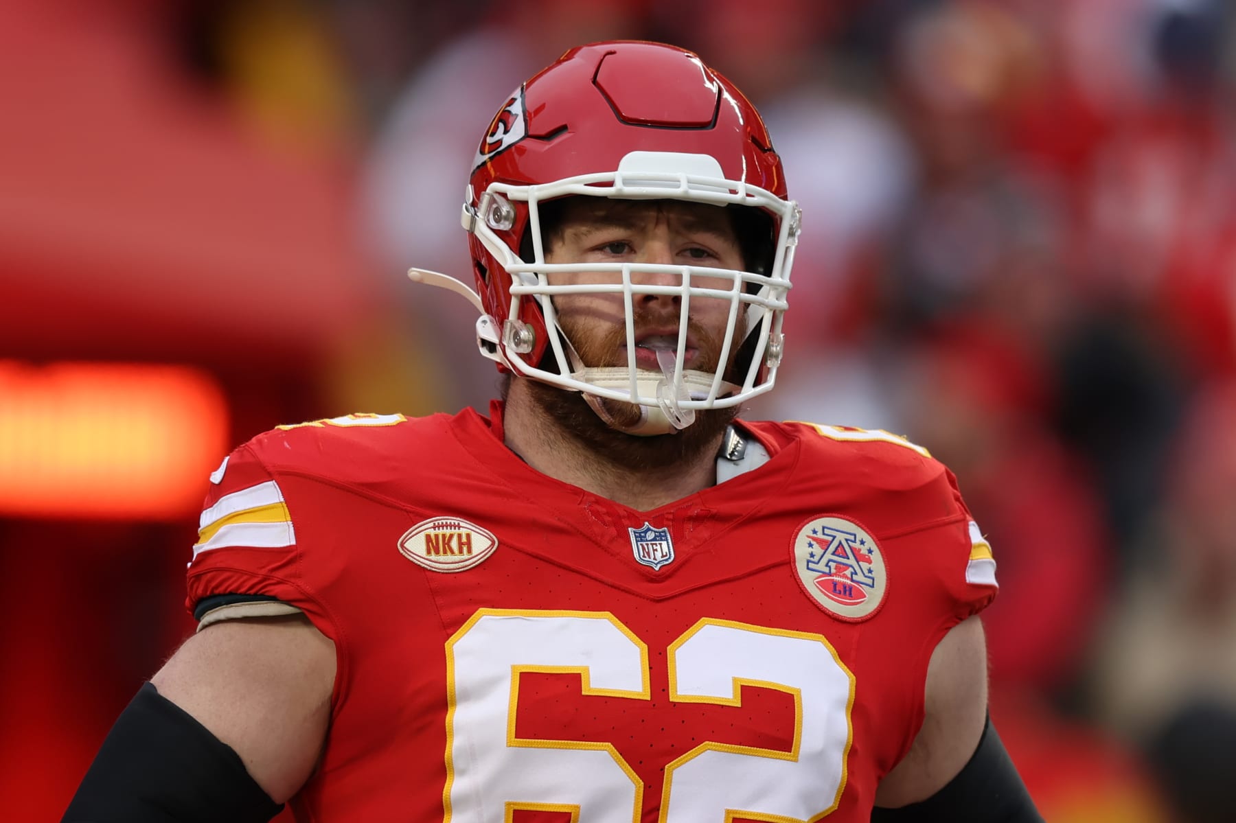 KANSAS CITY, MO - DECEMBER 31: Kansas City Chiefs guard Joe Thuney (62) before an NFL game between the Cincinnati Bengals and Kansas City Chiefs on Dec 31, 2023 at GEHA Field at Arrowhead Stadium in Kansas City, MO. (Photo by Scott Winters/Icon Sportswire via Getty Images)