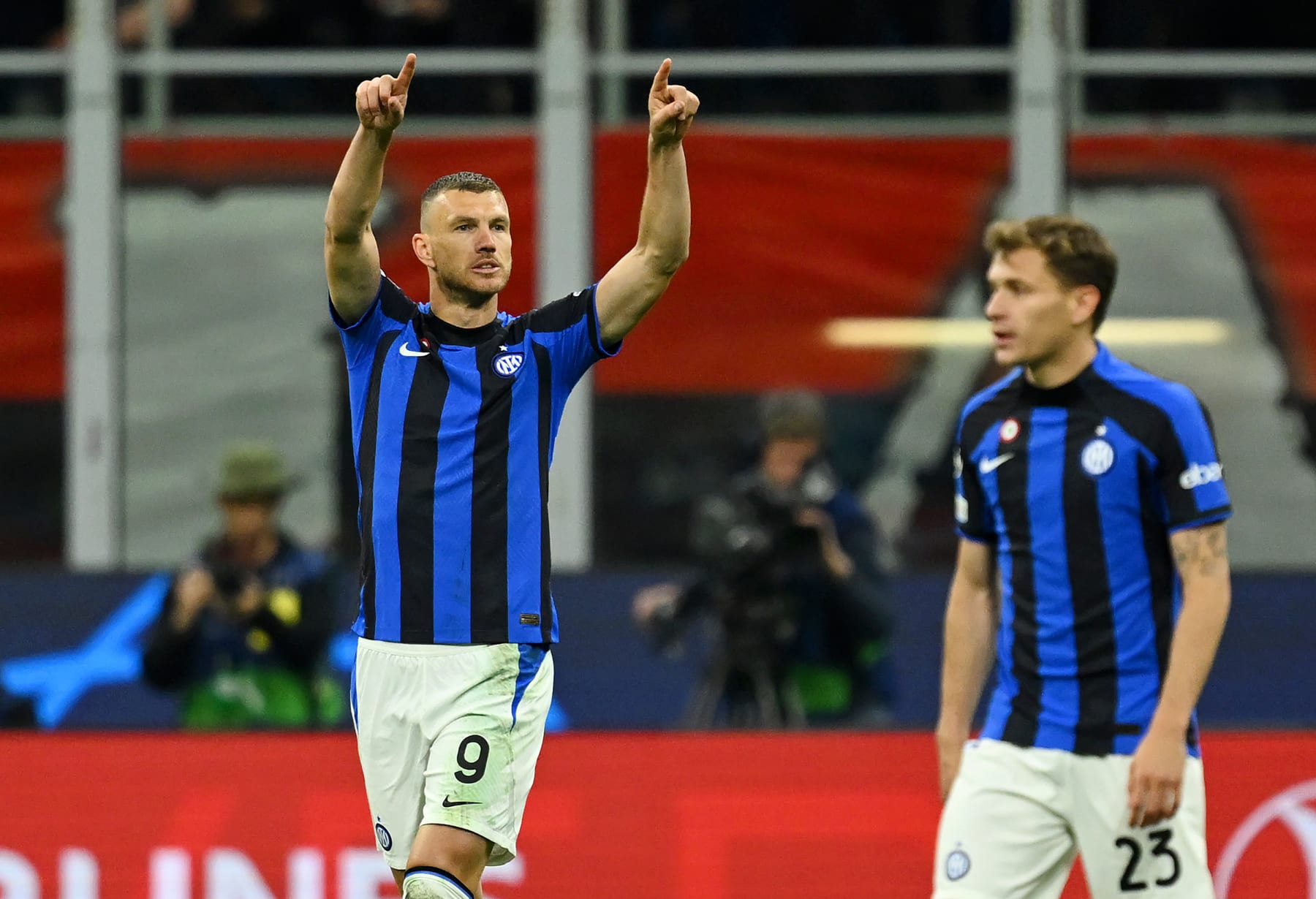 MILAN, ITALY - MAY 10: Edin Dzeko of FC Internazionale celebrates after scoring the team's first goal during the UEFA Champions League semi-final first leg match between AC Milan and FC Internazionale at San Siro on May 10, 2023 in Milan, Italy. (Photo by Tullio Puglia - UEFA/UEFA via Getty Images)