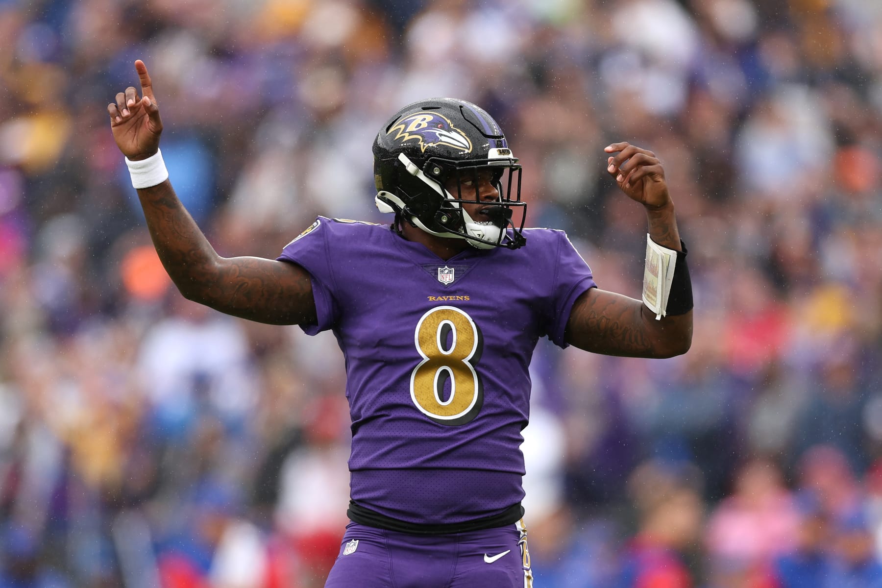 BALTIMORE, MARYLAND - OCTOBER 02: Quarterback Lamar Jackson #8 of the Baltimore Ravens celebrates after teammate J.K. Dobbins #27 scored a touchdown in the first quarter against the Buffalo Bills at M&T Bank Stadium on October 02, 2022 in Baltimore, Maryland. (Photo by Patrick Smith/Getty Images)