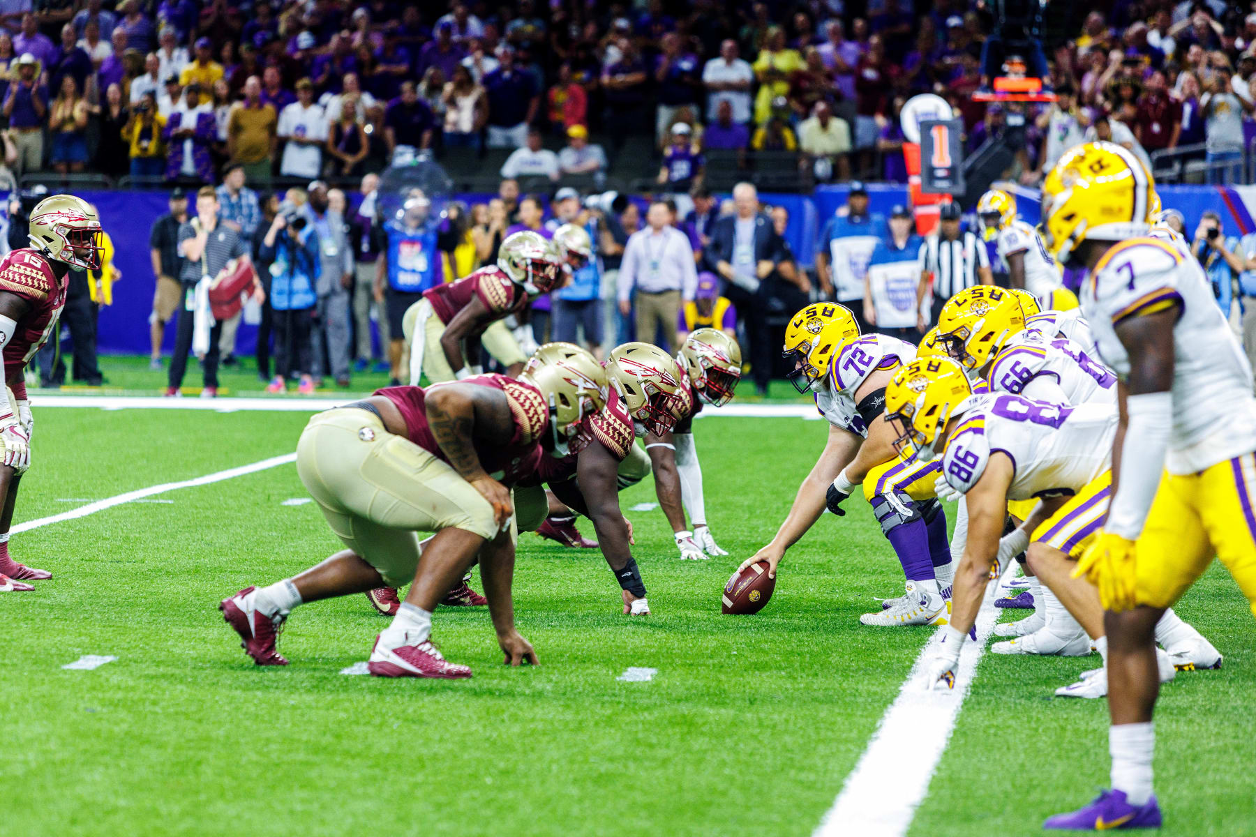 NEW ORLEANS, LA - SEPTEMBER 04: LSU Tigers offensive lineman Garrett Dellinger (72) lines up for a play during a game between the LSU Tigers and the Florida State Seminoles at the Caesars Superdome in New Orleans, Louisiana on September 4, 2022. (Photo by John Korduner/Icon Sportswire via Getty Images)