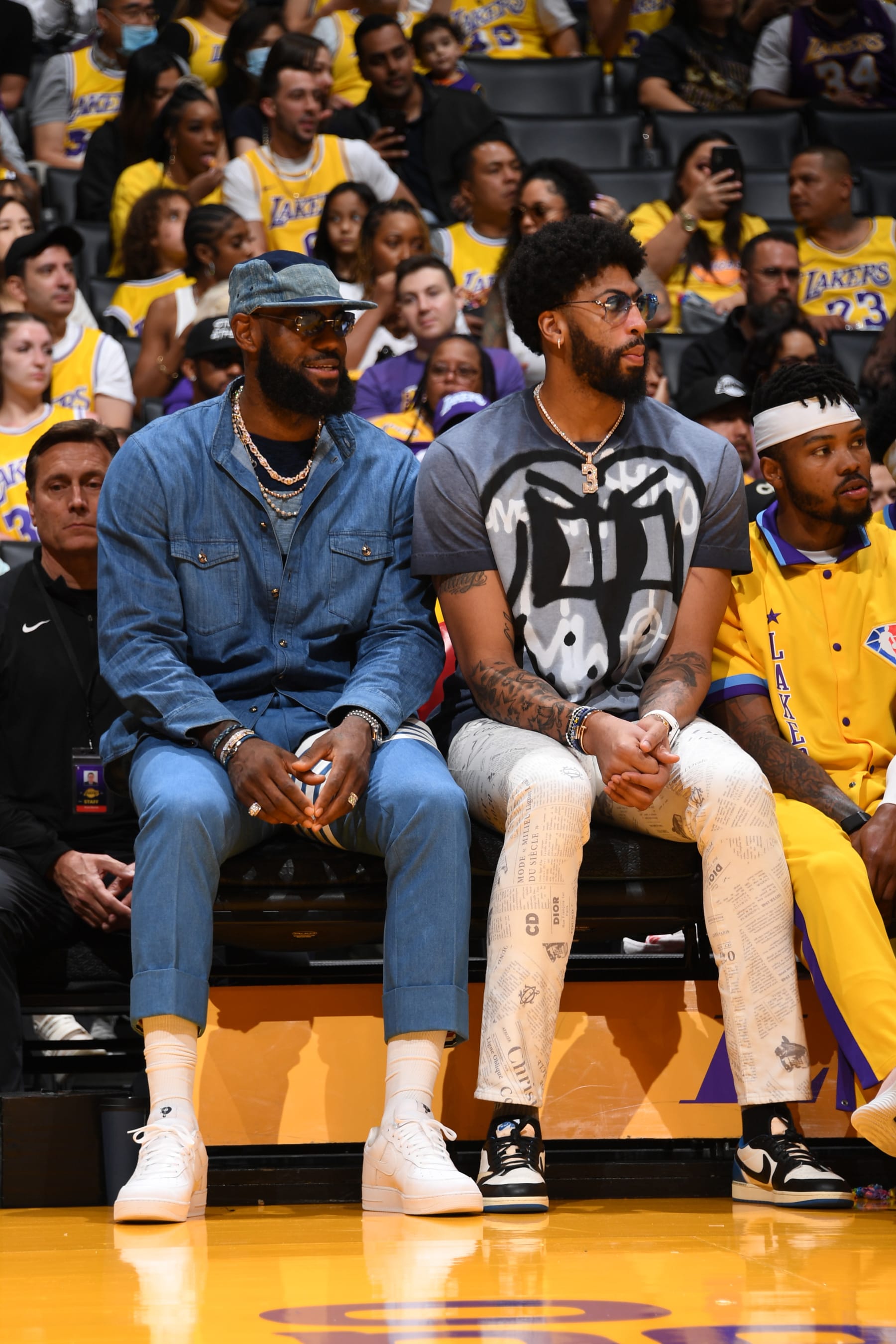LOS ANGELES, CA - APRIL 8: LeBron James #6 of the Los Angeles Lakers and Anthony Davis #3 of the Los Angeles Lakers look on during the game against the Oklahoma City Thunder on April 8, 2022 at Crypto.Com Arena in Los Angeles, California. NOTE TO USER: User expressly acknowledges and agrees that, by downloading and/or using this Photograph, user is consenting to the terms and conditions of the Getty Images License Agreement. Mandatory Copyright Notice: Copyright 2022 NBAE (Photo by Adam Pantozzi/NBAE via Getty Images)