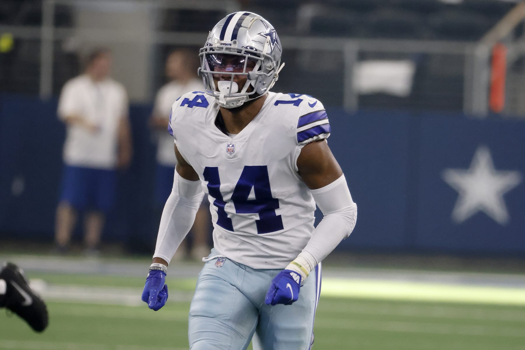 Linebacker Jabril Cox
