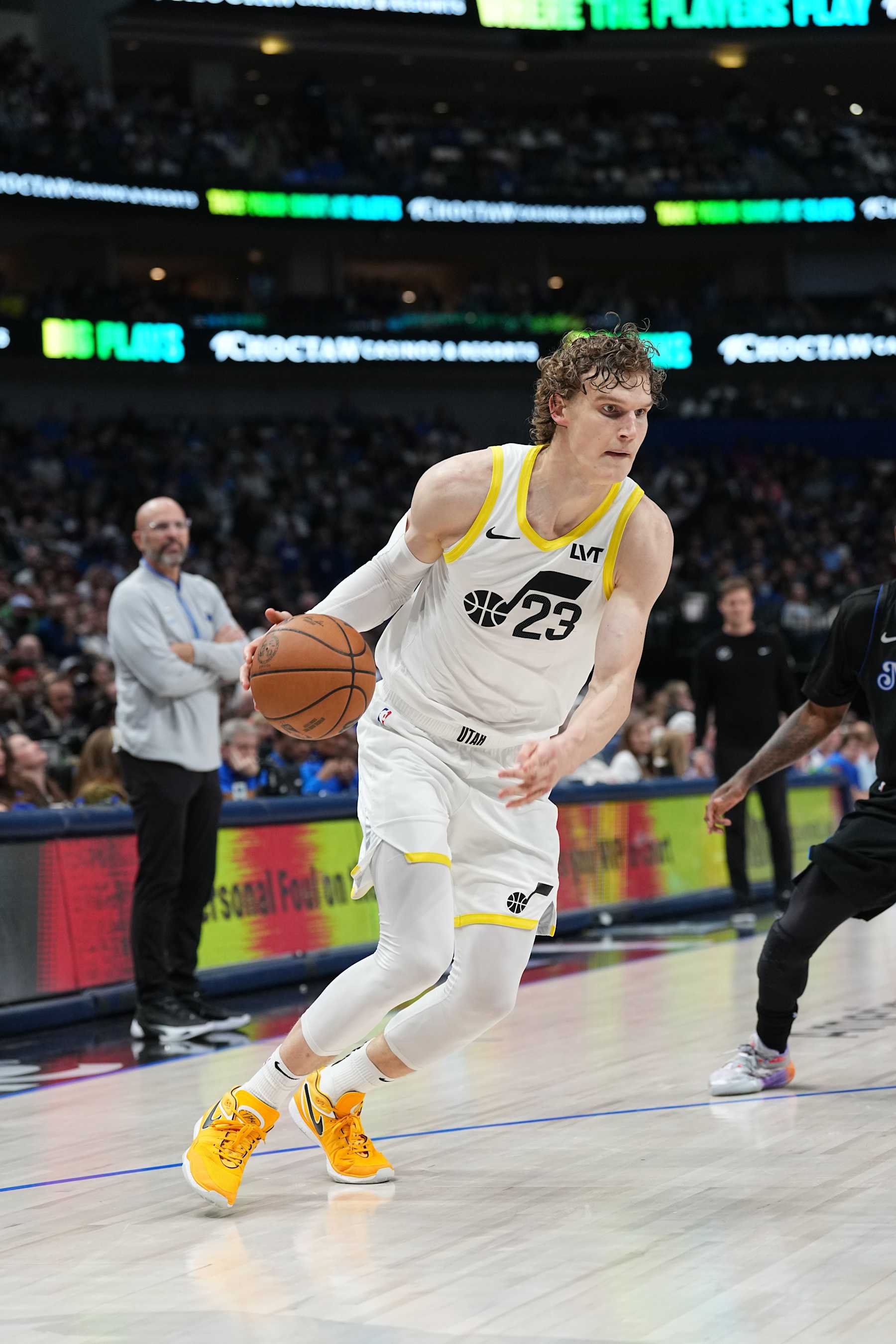 DALLAS, TX - MARCH 21: Lauri Markkanen #23 of the Utah Jazz drives to the basket during the game against the Dallas Mavericks on March 21, 2024 at the American Airlines Center in Dallas, Texas. NOTE TO USER: User expressly acknowledges and agrees that, by downloading and or using this photograph, User is consenting to the terms and conditions of the Getty Images License Agreement. Mandatory Copyright Notice: Copyright 2024 NBAE (Photo by Glenn James/NBAE via Getty Images)