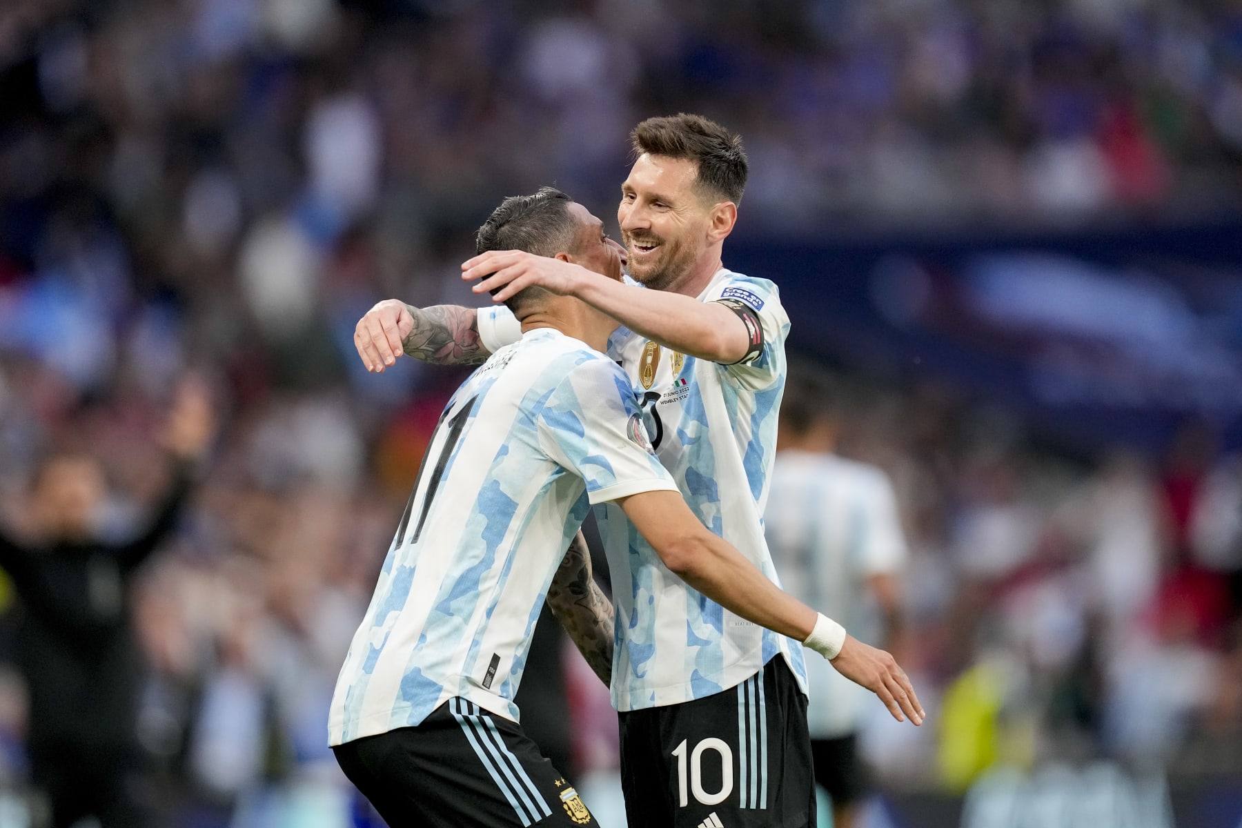 LONDON, ENGLAND - JUNE 01: Angel Di Maria of Argentina celebrates after scoring his team's second goal with Lionel Messi of Argentina during the Finalissima 2022 match between Italy and Argentina at Wembley Stadium on June 1, 2022 in London, England. (Photo by Alex Gottschalk/DeFodi Images via Getty Images)