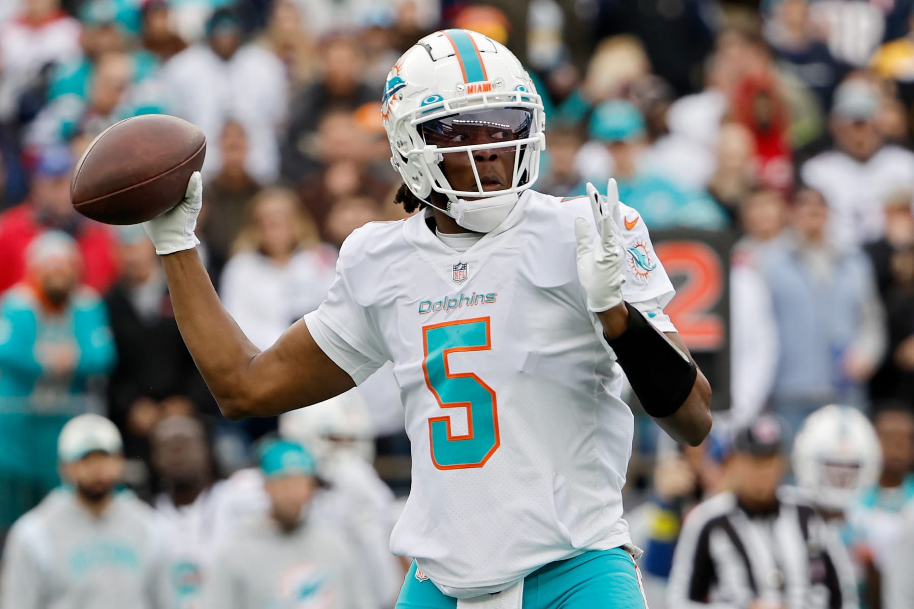 FOXBOROUGH, MASSACHUSETTS - JANUARY 01: Teddy Bridgewater #5 of the Miami Dolphins passes against the New England Patriots at Gillette Stadium on January 01, 2023 in Foxborough, Massachusetts. (Photo by Winslow Townson/Getty Images)