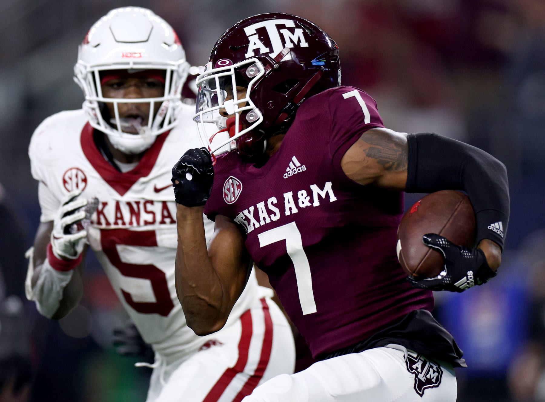 ARLINGTON, TEXAS - SEPTEMBER 24: defensive back Tyreek Chappell #7 of the Texas A&M Aggies returns a fumble for a touchdown against running back Raheim Sanders #5 of the Arkansas Razorbacks in the second quarter of the 2022 Southwest Classic at AT&T Stadium on September 24, 2022 in Arlington, Texas. (Photo by Tom Pennington/Getty Images)