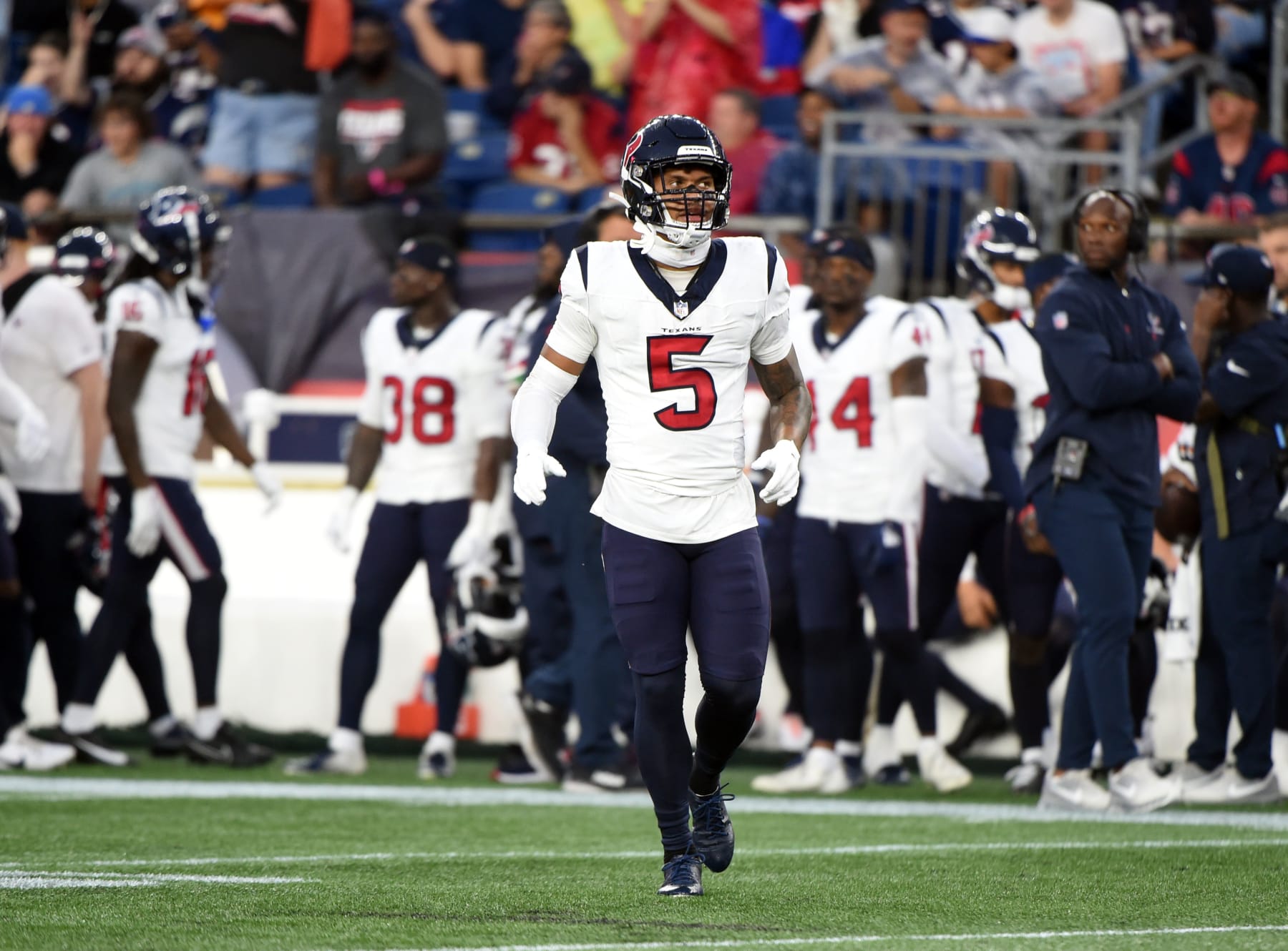FOXBOROUGH, MA - AUGUST 10: Houston Texans DB Jalen Pitre gets ready for a play during game between the Houston Texans and the New England Patriots on August 10, 2023, at Gillette Stadium in Foxborough, Massachusetts. (Photo by John Rivera/Icon Sportswire via Getty Images)