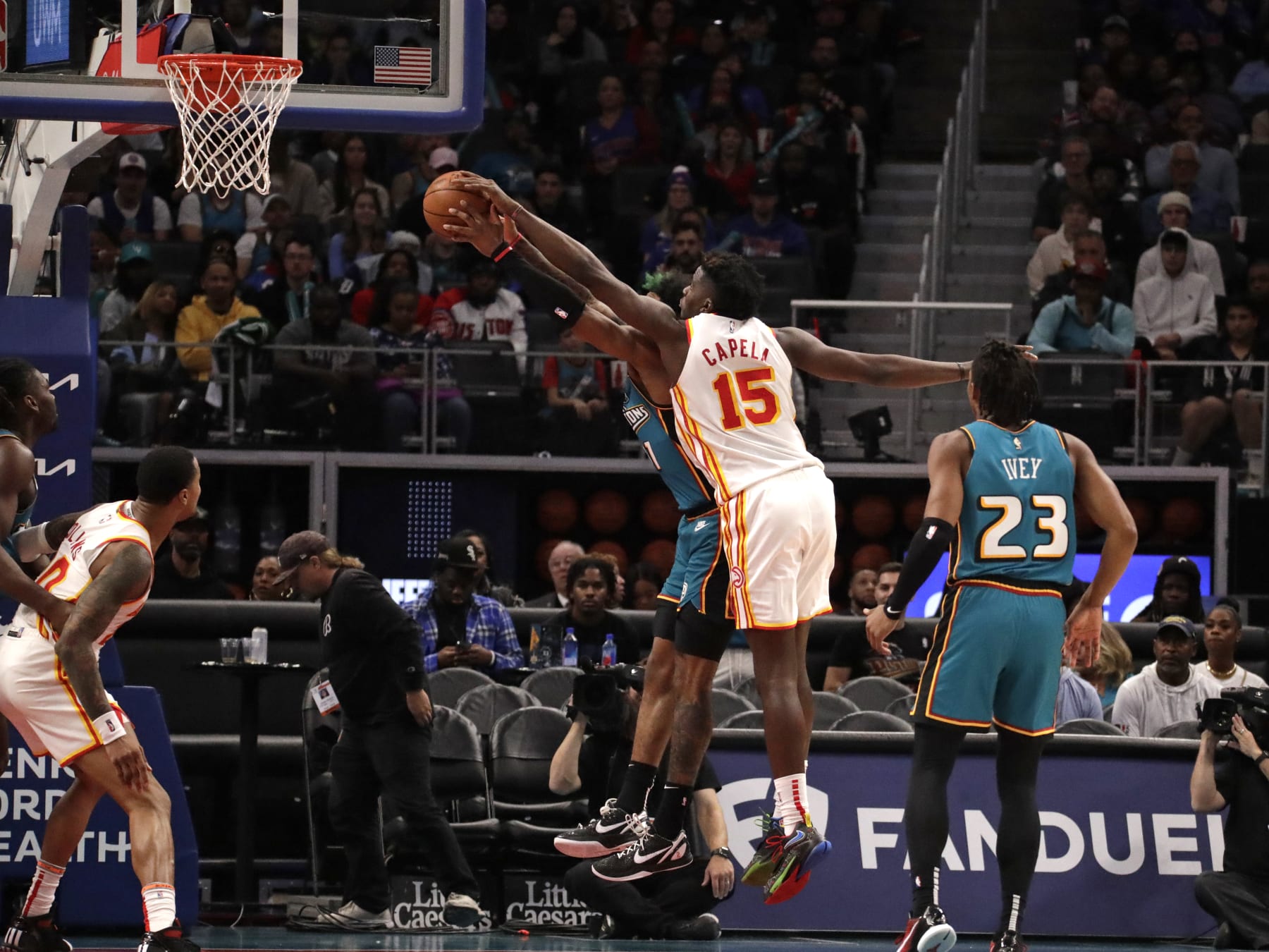 DETROIT, MI - OCTOBER 28:  Clint Capela #15 of the Atlanta Hawks blocks a shot against the Detroit Pistons on October 28, 2022 at Little Caesars Arena in Detroit, Michigan. NOTE TO USER: User expressly acknowledges and agrees that, by downloading and/or using this photograph, User is consenting to the terms and conditions of the Getty Images License Agreement. Mandatory Copyright Notice: Copyright 2022 NBAE (Photo by Brian Sevald/NBAE via Getty Images)