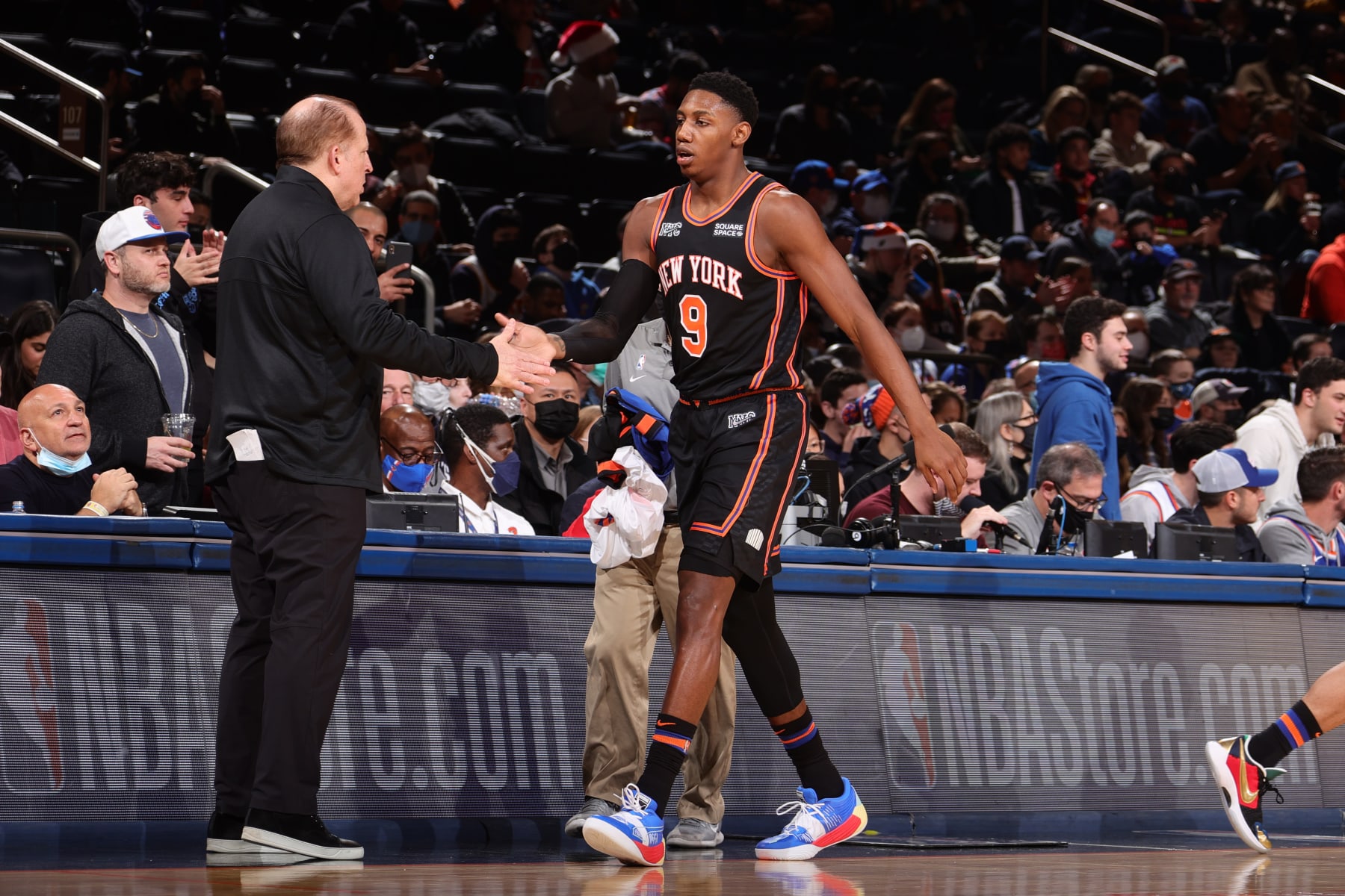 NEW YORK, NY - DECEMBER 25: Head Coach Tom Thibodeau of the New York Knicks hi-fives RJ Barrett #9 during the game against the Atlanta Hawks on December 25, 2021 at Madison Square Garden in New York City, New York.  NOTE TO USER: User expressly acknowledges and agrees that, by downloading and or using this photograph, User is consenting to the terms and conditions of the Getty Images License Agreement. Mandatory Copyright Notice: Copyright 2021 NBAE  (Photo by Nathaniel S. Butler/NBAE via Getty Images)