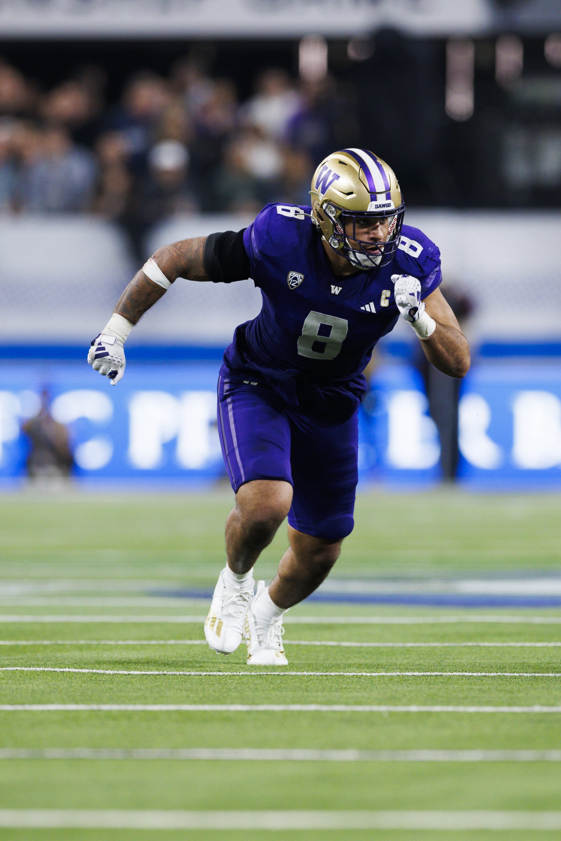 LAS VEGAS, NEVADA - DECEMBER 1: Bralen Trice #8 of the Washington Huskies rushes the edge against the Oregon Ducks during the Pac-12 Championship at Allegiant Stadium on December 1, 2023 in Las Vegas, Nevada. (Photo by Ric Tapia/Getty Images)