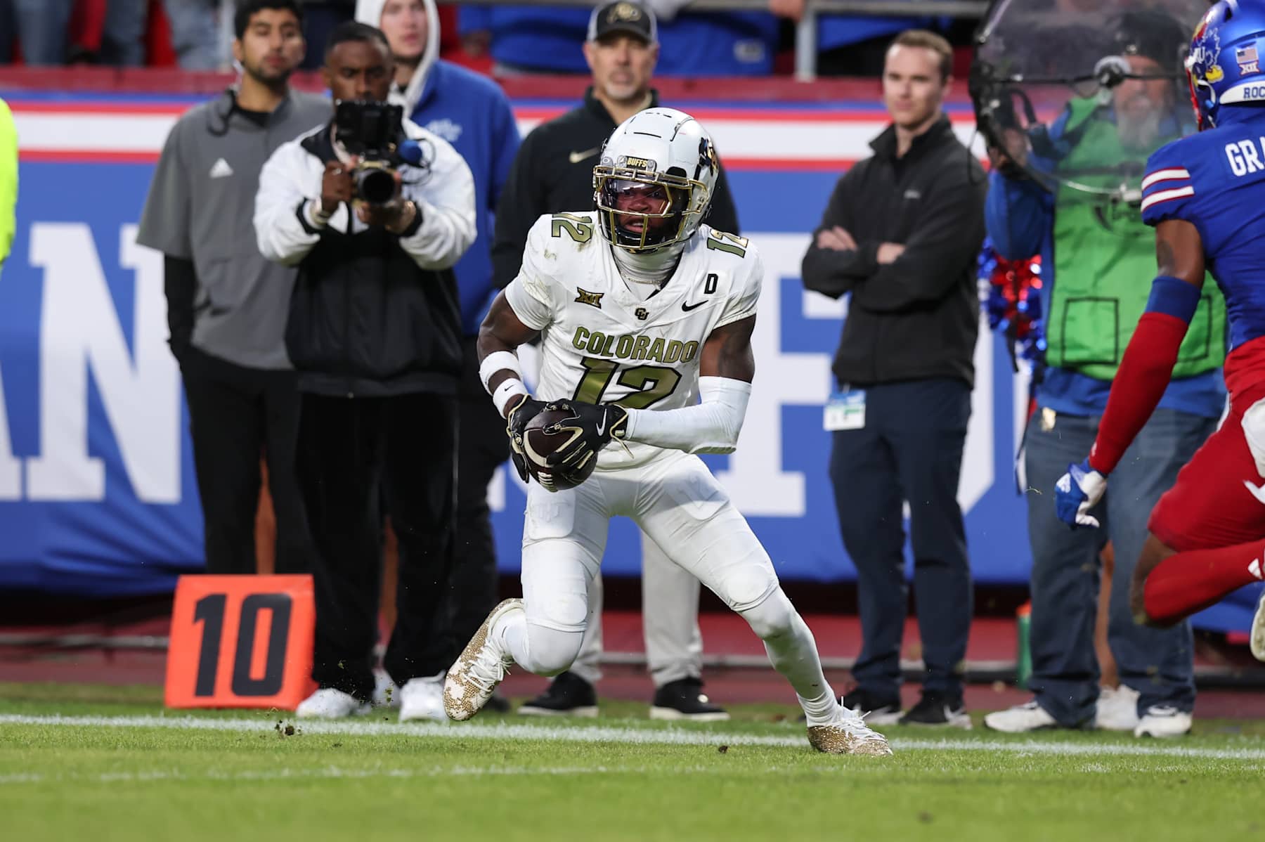 KANSAS CITY, MO - NOVEMBER 23: Colorado Buffaloes wide receiver Travis Hunter (12) makes a reception for a 26-yard touchdown in the third quarter of a Big 12 game between the Colorado Buffaloes and Kansas Jayhawks on November 23, 2024 at GEHA Field at Arrowhead Stadium in Kansas City, MO. (Photo by Scott Winters/Icon Sportswire via Getty Images)