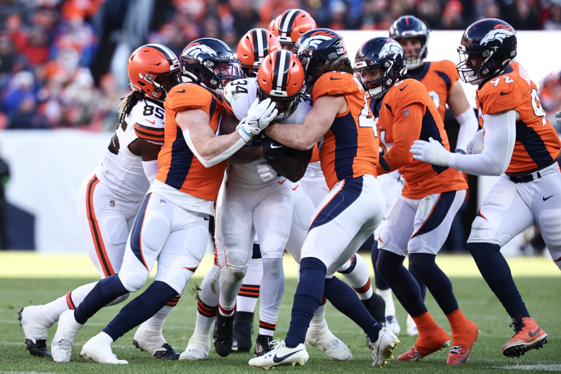 DENVER, COLORADO - NOVEMBER 26: Jerome Ford #34 of the Cleveland Browns carries the ball against the Denver Broncos during the first half of the game at Empower Field At Mile High on November 26, 2023 in Denver, Colorado. (Photo by Jamie Schwaberow/Getty Images)