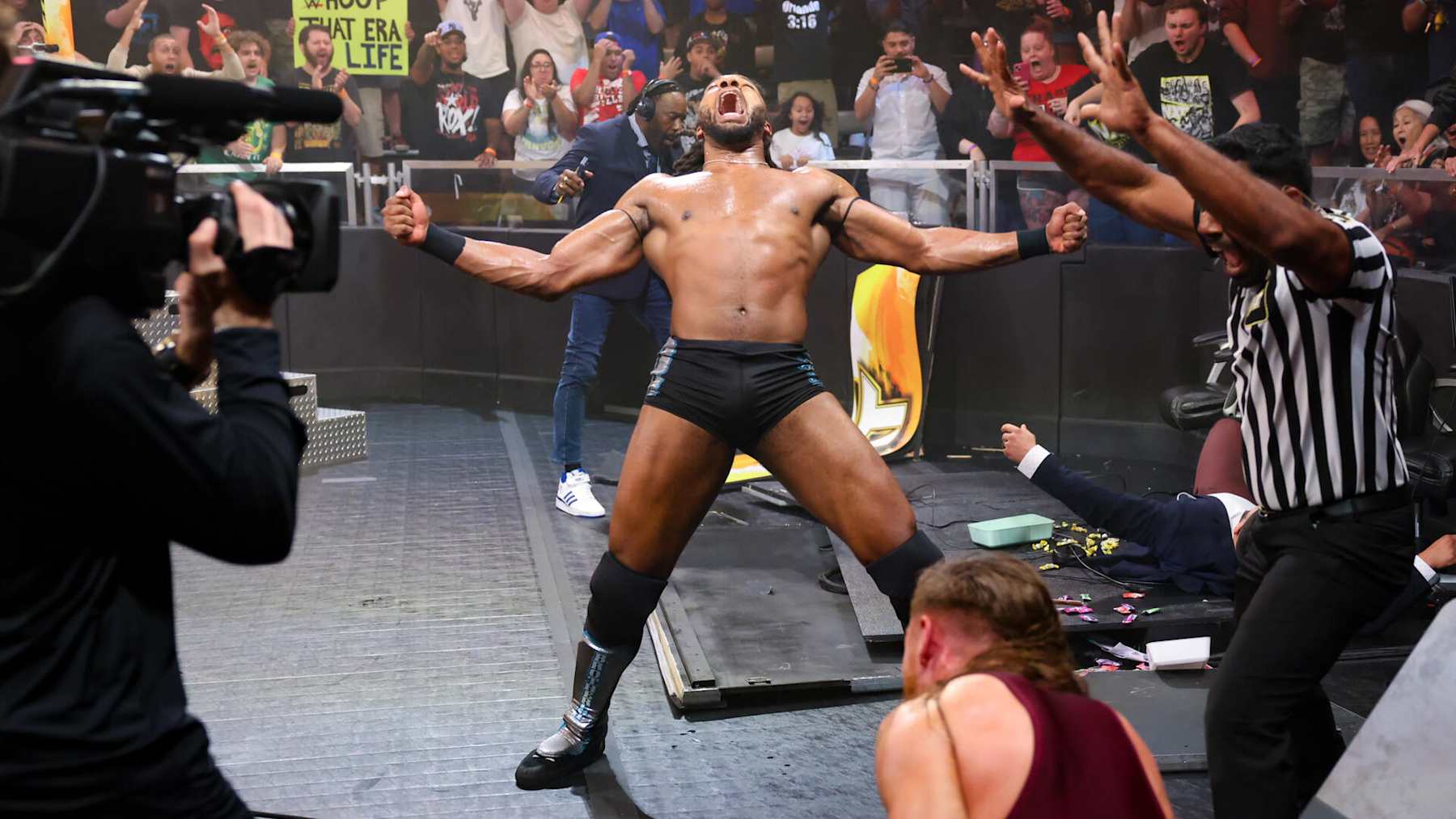 Trick Williams finally figured it out, defeating Pete Dunne last week. This week, he would face down with his future opponent, Ethan Page, as they signed the contract for their NXT Championship match.