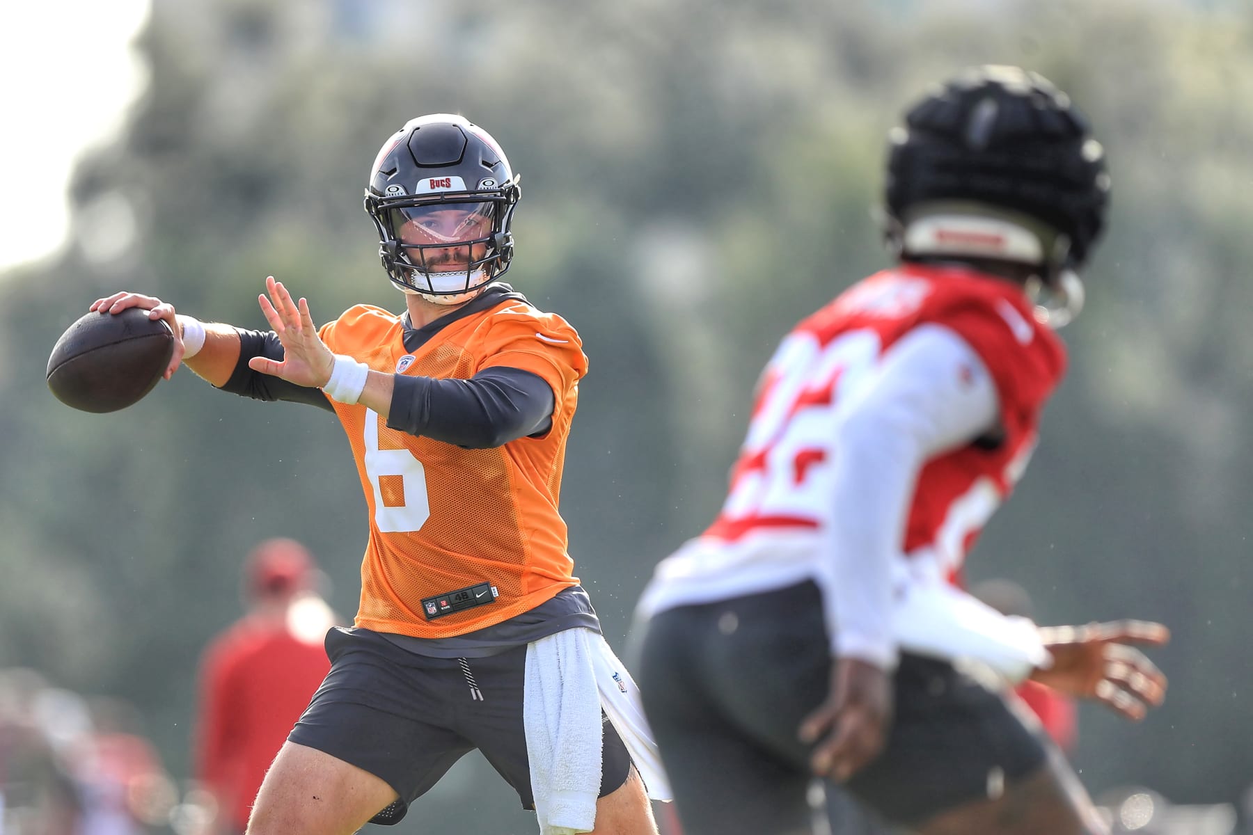 TAMPA, FL - JUL 24: Tampa Bay Buccaneers Quarterback Baker Mayfield (6) looks to toss the ball to the runningback Chase Edmonds (22) during Training Camp on July 24, 2024 at the AdventHealth Training Center at One Buccaneer Place in Tampa, Florida. (Photo by Cliff Welch/Icon Sportswire via Getty Images)