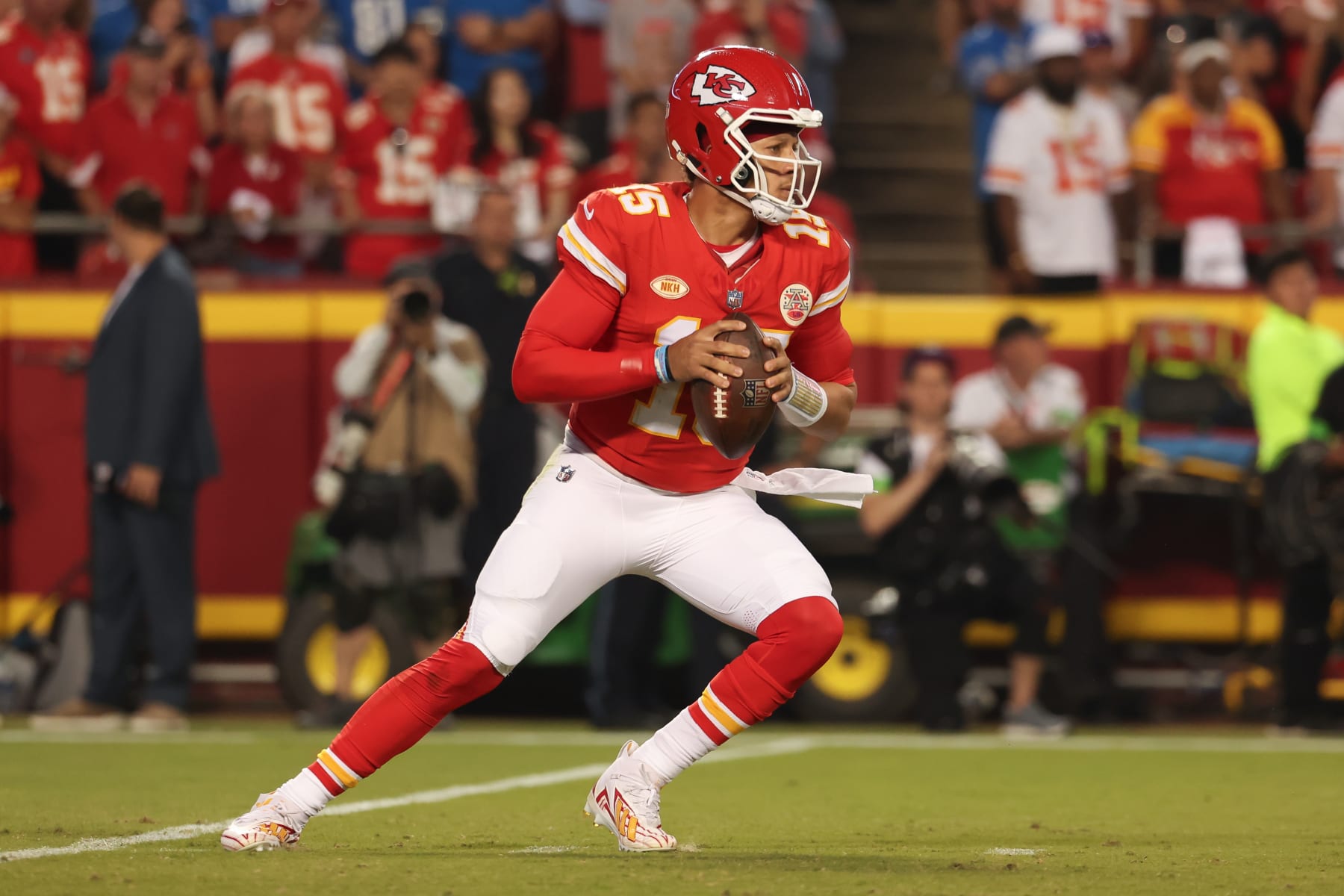 KANSAS CITY, MO - SEPTEMBER 07: Kansas City Chiefs quarterback Patrick Mahomes (15) drops back to pass in the first quarter of an NFL game between the Detroit Lions and Kansas City Chiefs on Sep 7, 2023 at GEHA Field at Arrowhead Stadium in Kansas City, MO. (Photo by Scott Winters/Icon Sportswire via Getty Images)