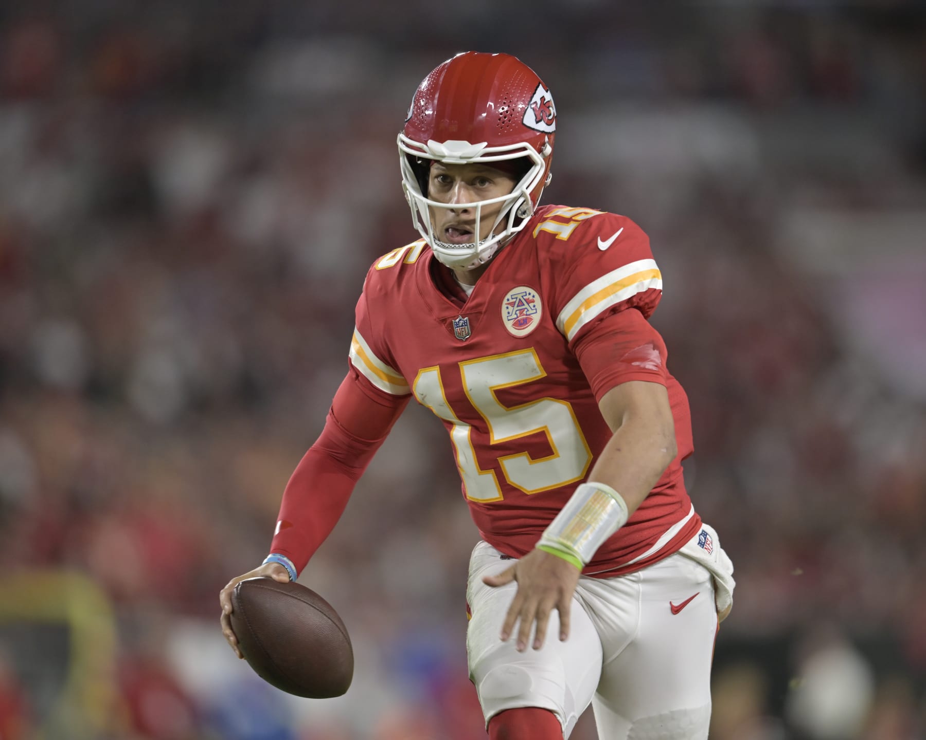 TAMPA, FL - OCTOBER 02: Kansas City quarterback Patrick Mahomes (15) scrambles for a first down during a game between the Kansas City Chiefs and the Tampa Bay Buccaneers on October 02, 2022, at Raymond James Stadium in Tampa, FL. (Photo by Roy K. Miller/Icon Sportswire via Getty Images)