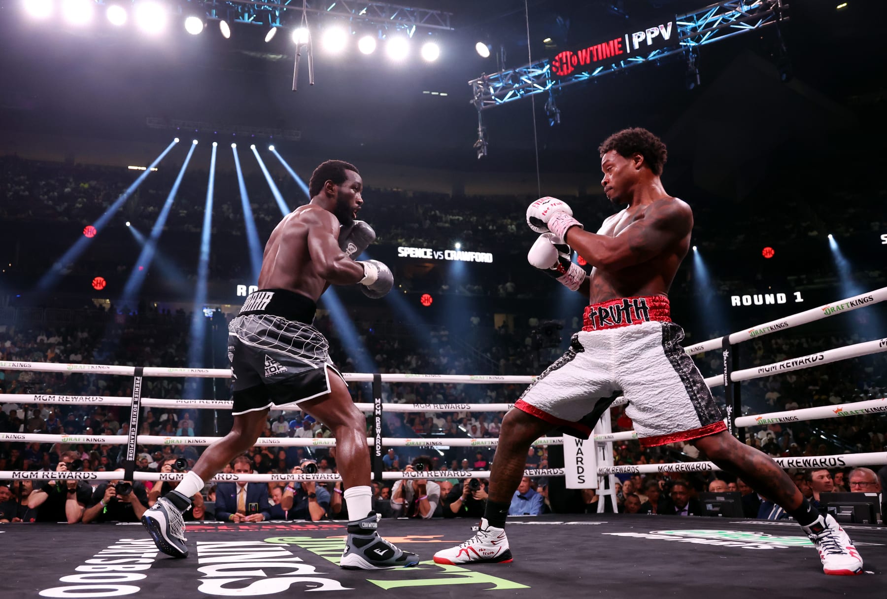 LAS VEGAS, NEVADA - JULY 29: Terence Crawford and Errol Spence Jr. exchange punches during round 1 of the World Welterweight Championship bout at T-Mobile Arena on July 29, 2023 in Las Vegas, Nevada. (Photo by Al Bello/Getty Images)