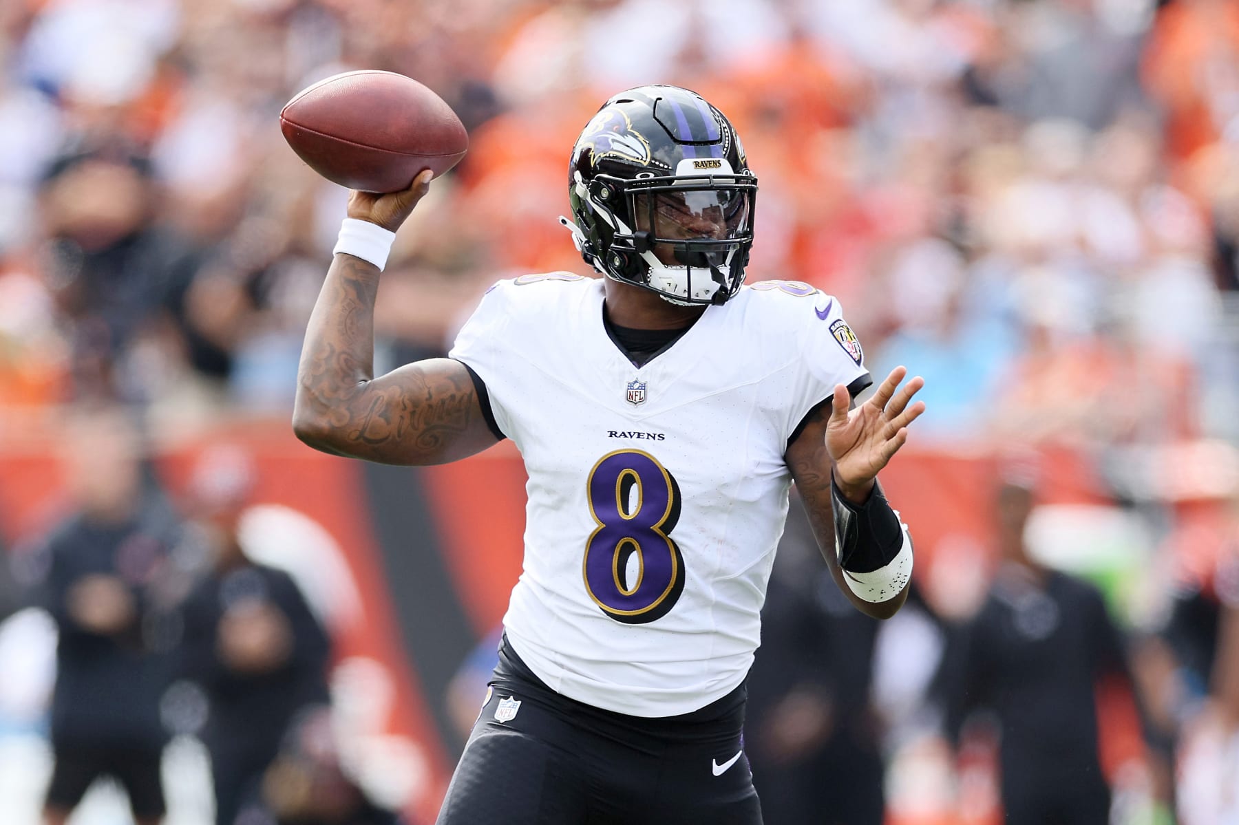CINCINNATI, OHIO - SEPTEMBER 17: Lamar Jackson #8 of the Baltimore Ravens passes the ball during the first quarter in the game against the Cincinnati Bengals at Paycor Stadium on September 17, 2023 in Cincinnati, Ohio. (Photo by Andy Lyons/Getty Images)