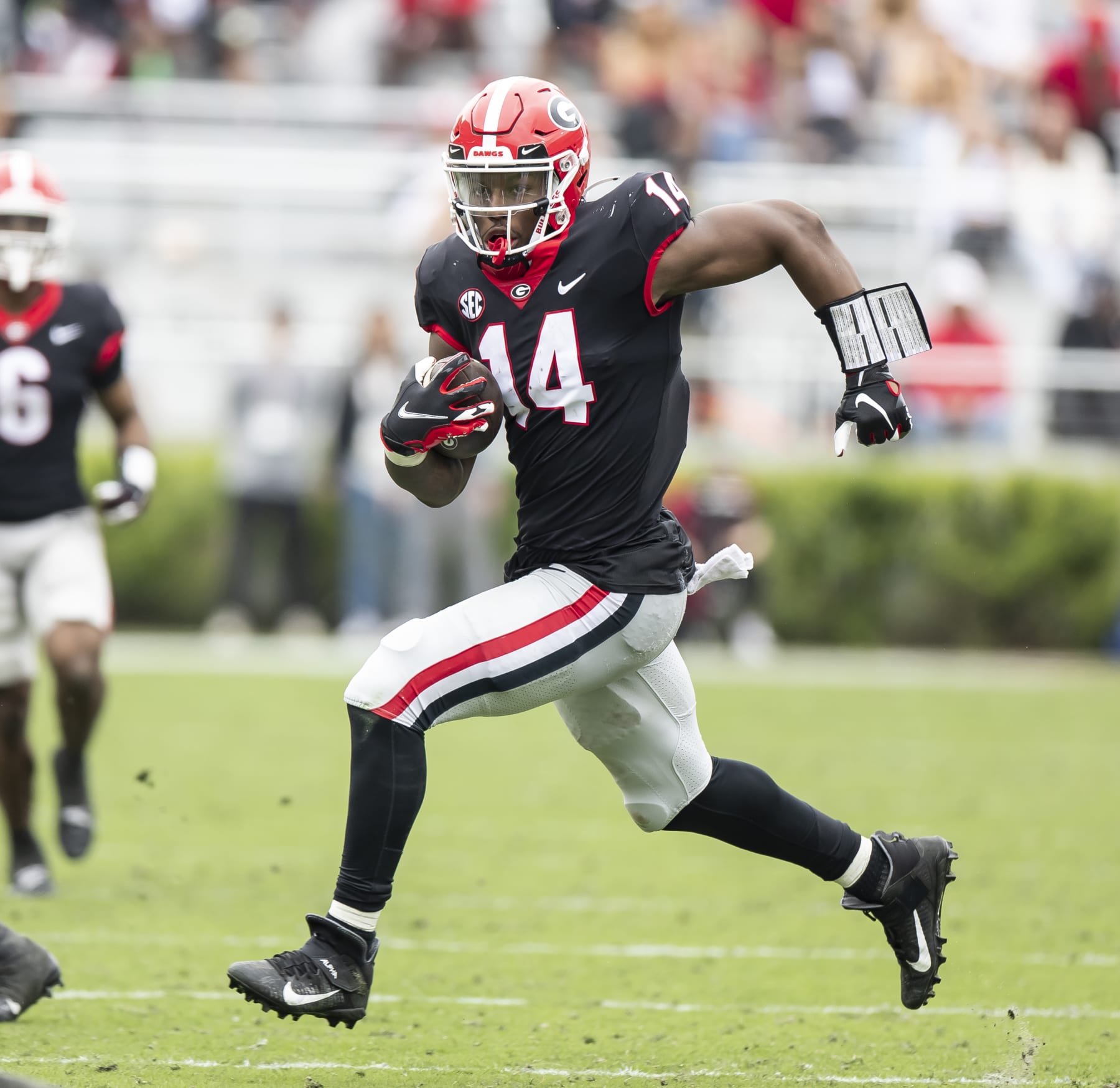 ATHENS, GA - APRIL 16: Arik Gilbert #14 runs with the ball after a catch during the Georgia Bulldogs Spring game at Sanford Stadium on April 16, 2022 in Athens, Georgia. (Photo by Steve Limentani/ISI Photos/Getty Images)