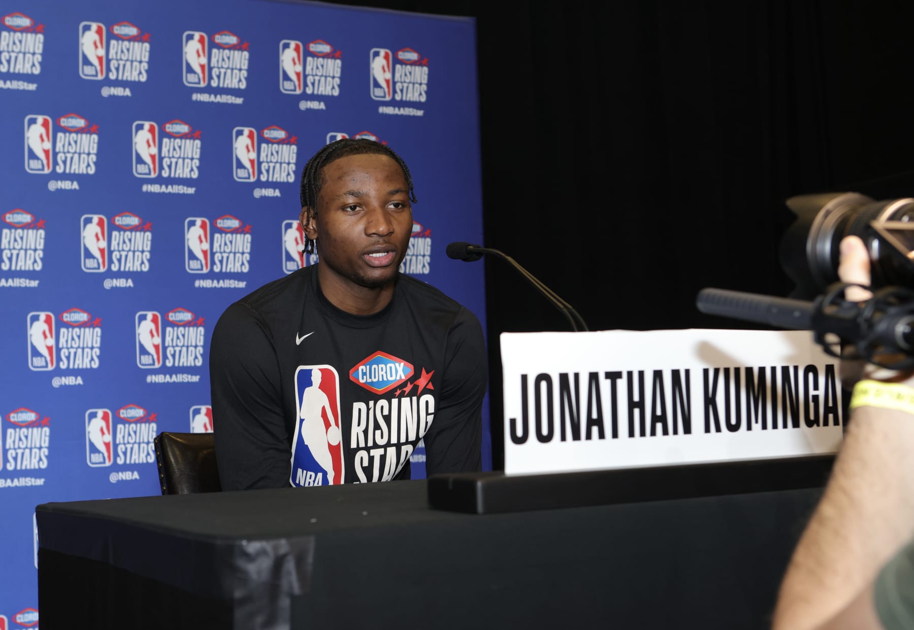 CLEVELAND, OH - FEBRUARY 18: Jonathan Kuminga #00 of Team Payton talks to the media during the Clorox NBA Rising Stars Practice as part of the 2022 NBA All Star Weekend on February 18, 2022 at Rocket Mortgage FieldHouse in Cleveland, Ohio. NOTE TO USER: User expressly acknowledges and agrees that, by downloading and/or using this Photograph, user is consenting to the terms and conditions of the Getty Images License Agreement. Mandatory Copyright Notice: Copyright 2022 NBAE (Photo by Jim Poorten/NBAE via Getty Images)