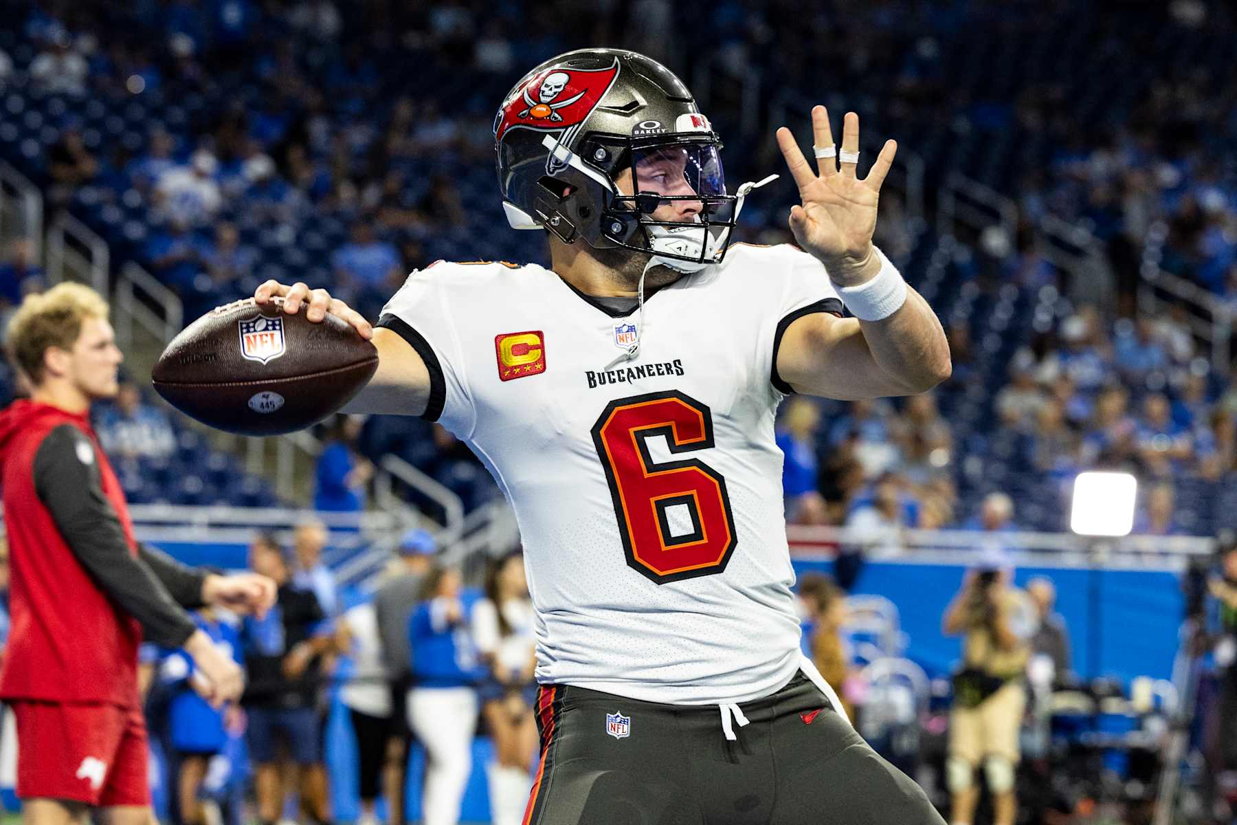 DETROIT, MICHIGAN - SEPTEMBER 15: Baker Mayfield #6 of the Tampa Bay Buccaneers warms up before the game against the Detroit Lions at Ford Field on September 15, 2024 in Detroit, Michigan. The Buccaneers beat the Lions 20-16. (Photo by Lauren Leigh Bacho/Getty Images)