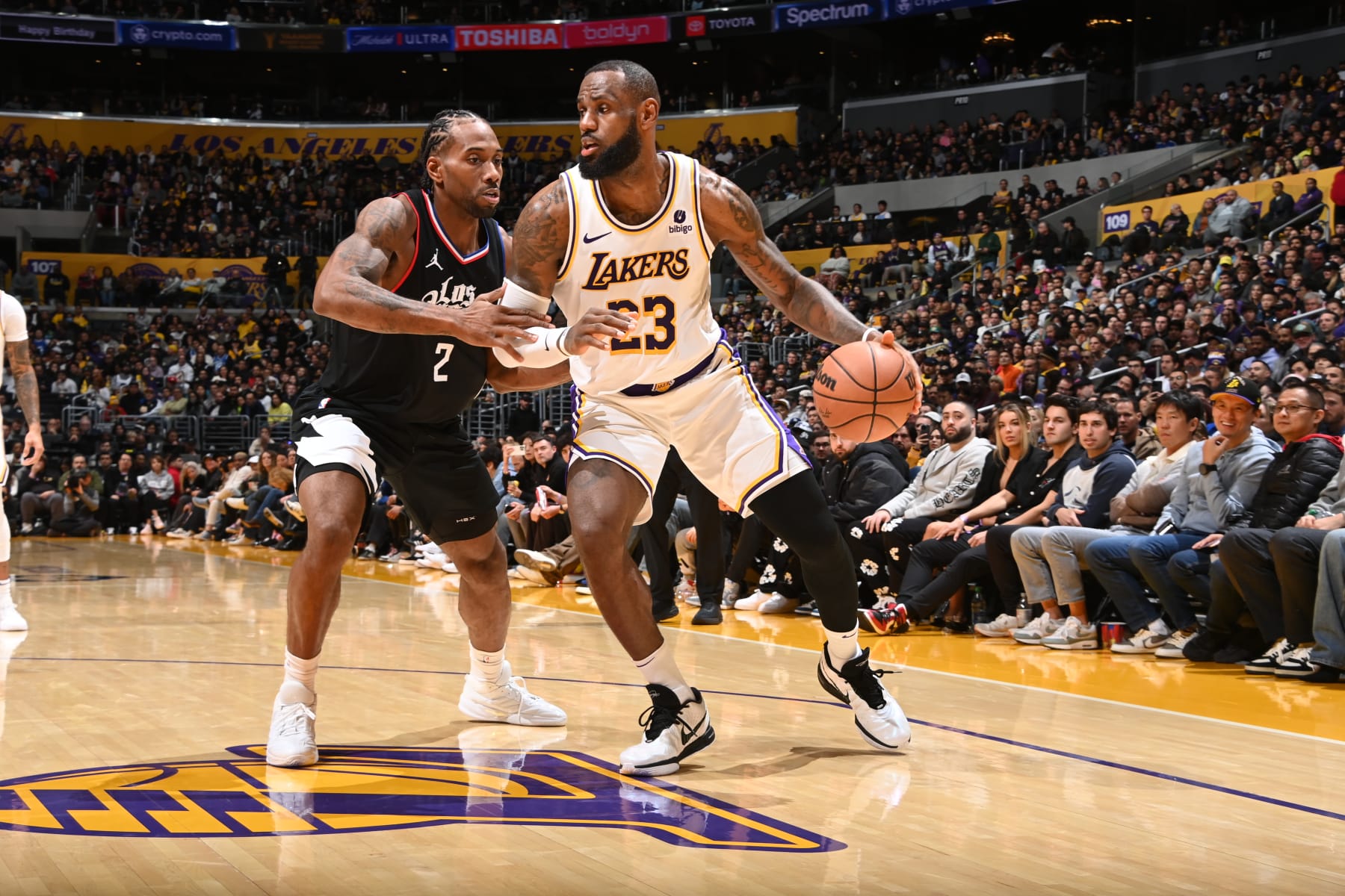 LOS ANGELES, CA - JANUARY 7: LeBron James #23 of the Los Angeles Lakers handles the ball during the game against the LA Clippers on January 7, 2024 at Crypto.Com Arena in Los Angeles, California. NOTE TO USER: User expressly acknowledges and agrees that, by downloading and/or using this Photograph, user is consenting to the terms and conditions of the Getty Images License Agreement. Mandatory Copyright Notice: Copyright 2024 NBAE (Photo by Andrew D. Bernstein/NBAE via Getty Images)