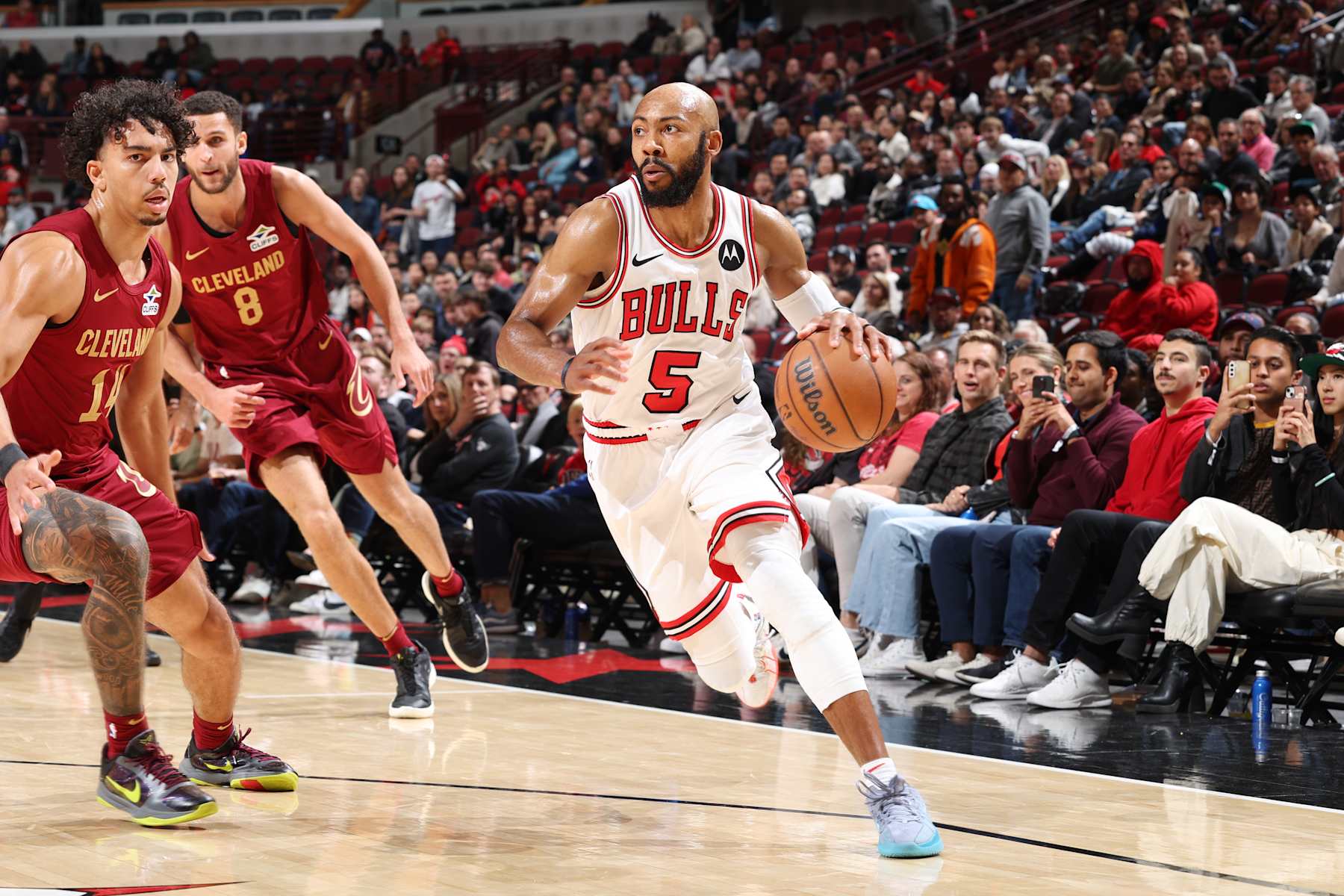 CHICAGO, IL - OCTOBER 18: Jevon Carter #5 of the Chicago Bulls dribbles the ball during the game against the Cleveland Cavaliers on October 18, 2024 at United Center in Chicago, Illinois. NOTE TO USER: User expressly acknowledges and agrees that, by downloading and or using this photograph, User is consenting to the terms and conditions of the Getty Images License Agreement. Mandatory Copyright Notice: Copyright 2023 NBAE (Photo by Jeff Haynes/NBAE via Getty Images)