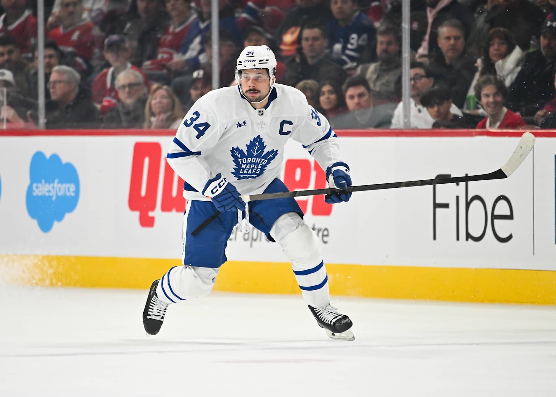 MONTREAL, CANADA - JANUARY 18:  Auston Matthews #34 of the Toronto Maple Leafs skates during the first period against the Montreal Canadiens at the Bell Centre on January 18, 2025 in Montreal, Quebec, Canada.  The Toronto Maple Leafs defeated the Montreal Canadiens 7-3.  (Photo by Minas Panagiotakis/Getty Images)