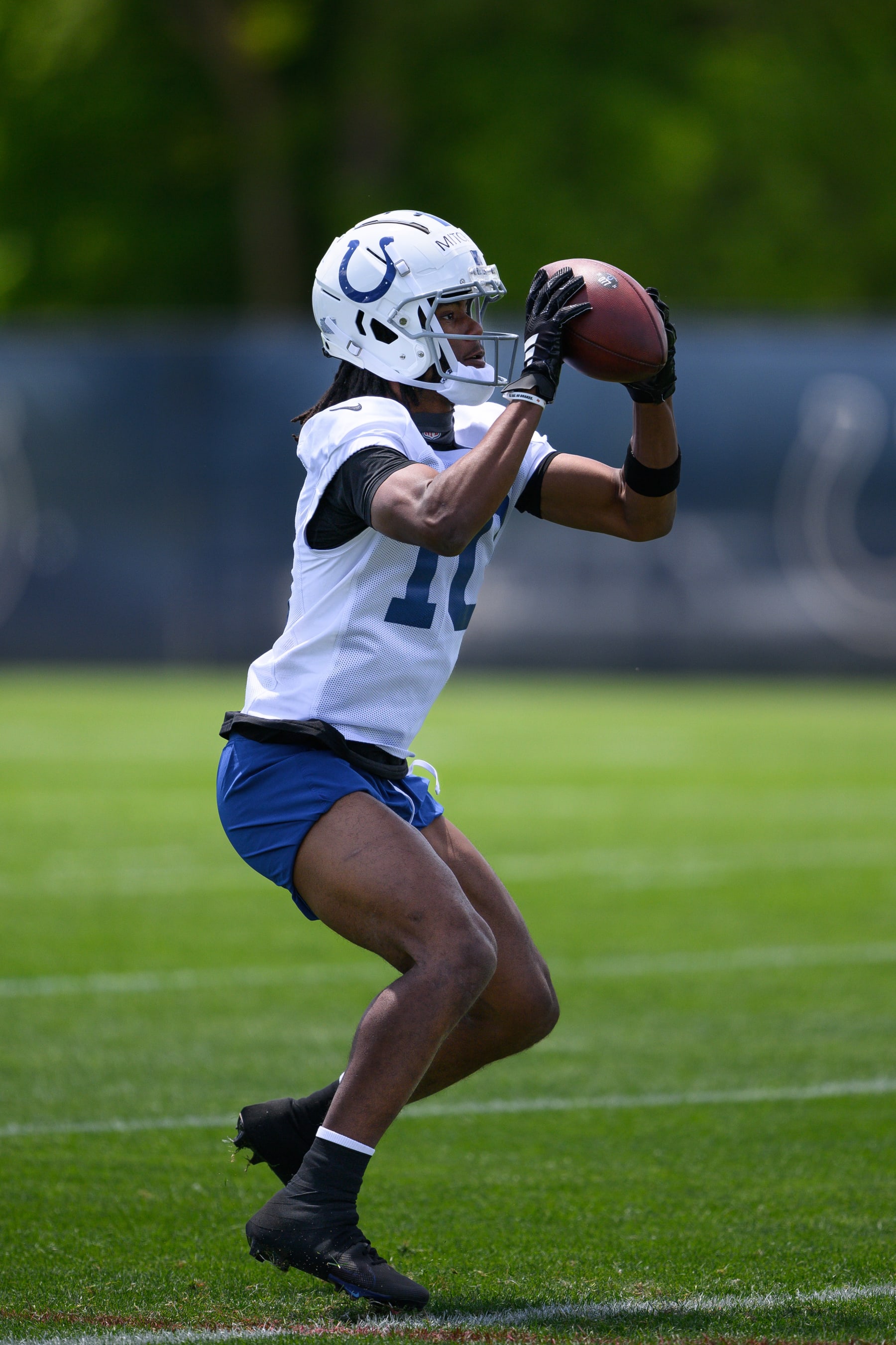 INDIANAPOLIS, IN - MAY 11: Indianapolis Colts wide receiver Adonai Mitchell (10) runs through a drill during the Indianapolis Colts rookie camp practice on May 11, 2024 at the Indiana Farm Bureau Football Center in Indianapolis, IN. (Photo by Zach Bolinger/Icon Sportswire via Getty Images)