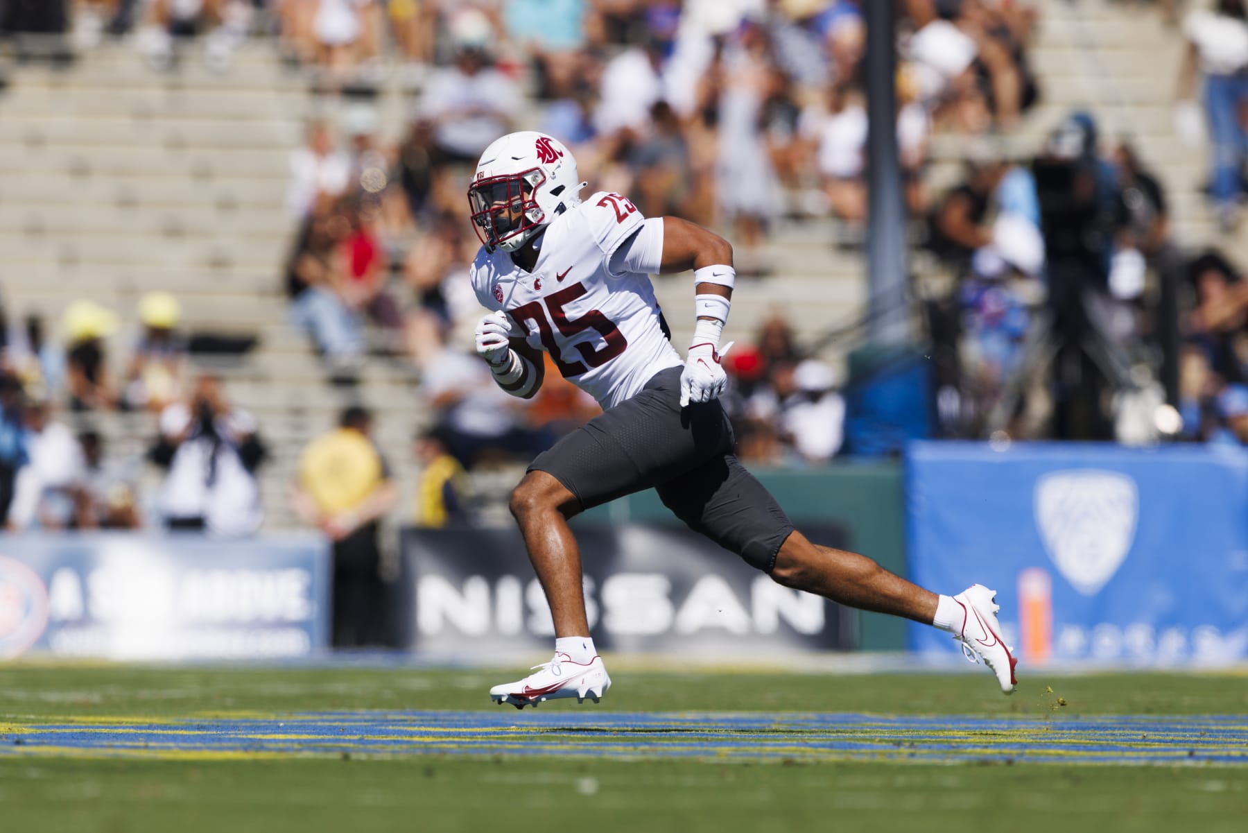 PASADENA, CA - OCTOBER 07: Washington State Cougars defensive back Jaden Hicks (25) defends in coverage during the college football game against the UCLA Bruins on October 7, 2023 at Rose Bowl Stadium in Pasadena, CA. (Photo by Ric Tapia/Icon Sportswire via Getty Images)