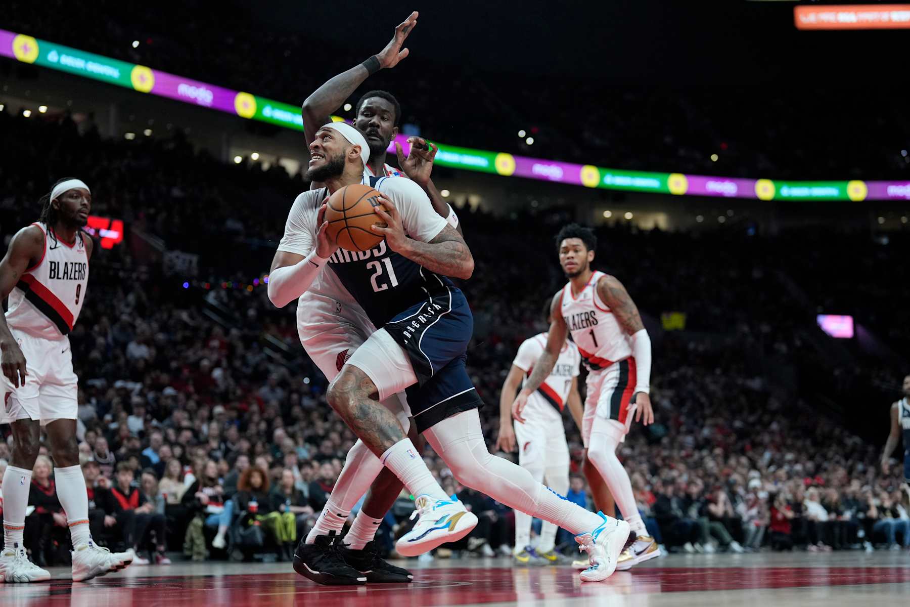 PORTLAND, OREGON - DECEMBER 28: Daniel Gafford #21 of the Dallas Mavericks drives to the basket against Deandre Ayton #2 during the first half against the Portland Trail Blazers at Moda Center on December 28, 2024 in Portland, Oregon. NOTE TO USER: User expressly acknowledges and agrees that, by downloading and or using this photograph, User is consenting to the terms and conditions of the Getty Images License Agreement. (Photo by Soobum Im/Getty Images)