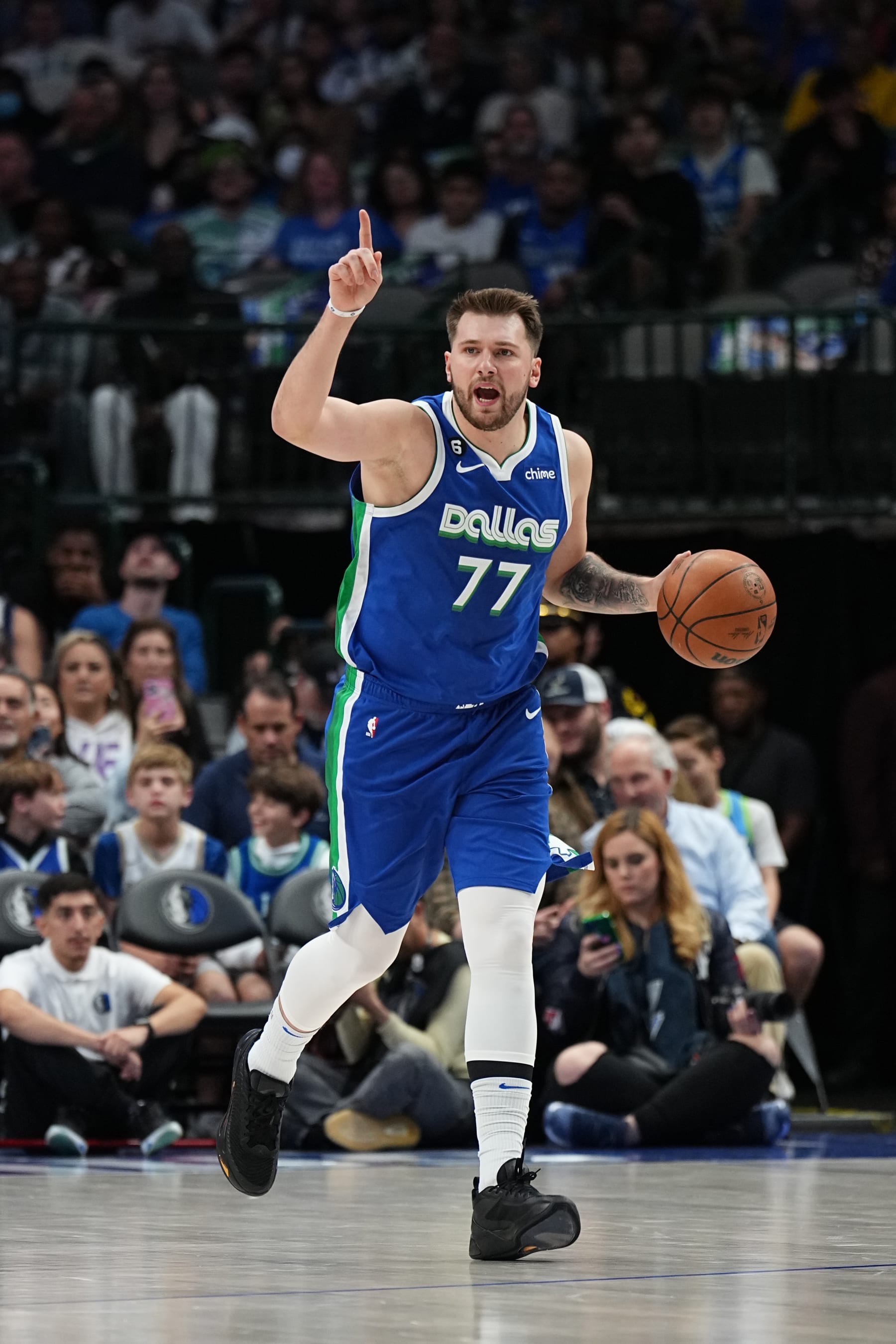 DALLAS, TX - NOVEMBER 29: Luka Doncic #77 of the Dallas Mavericks dribbles the ball during the game against the Golden State Warriors on November 29, 2022 at the American Airlines Center in Dallas, Texas. NOTE TO USER: User expressly acknowledges and agrees that, by downloading and or using this photograph, User is consenting to the terms and conditions of the Getty Images License Agreement. Mandatory Copyright Notice: Copyright 2022 NBAE (Photo by Glenn James/NBAE via Getty Images)