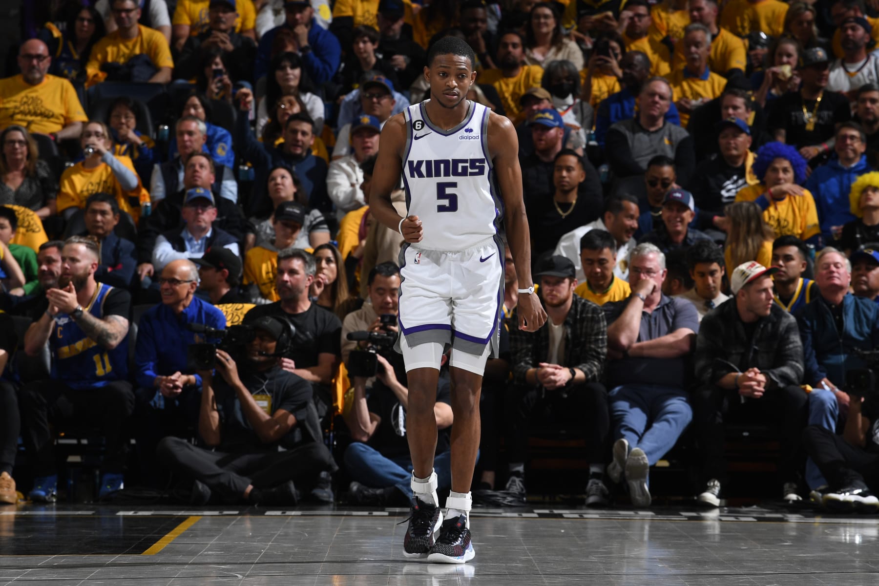 SAN FRANCISCO, CA - APRIL 20: De'Aaron Fox #5 of the Sacramento Kings looks on during the game against the Golden State Warriors during Round One Game Three of the 2023 NBA Playoffs on April 20, 2023 at Chase Center in San Francisco, California. NOTE TO USER: User expressly acknowledges and agrees that, by downloading and or using this photograph, user is consenting to the terms and conditions of Getty Images License Agreement. Mandatory Copyright Notice: Copyright 2023 NBAE (Photo by Noah Graham/NBAE via Getty Images)