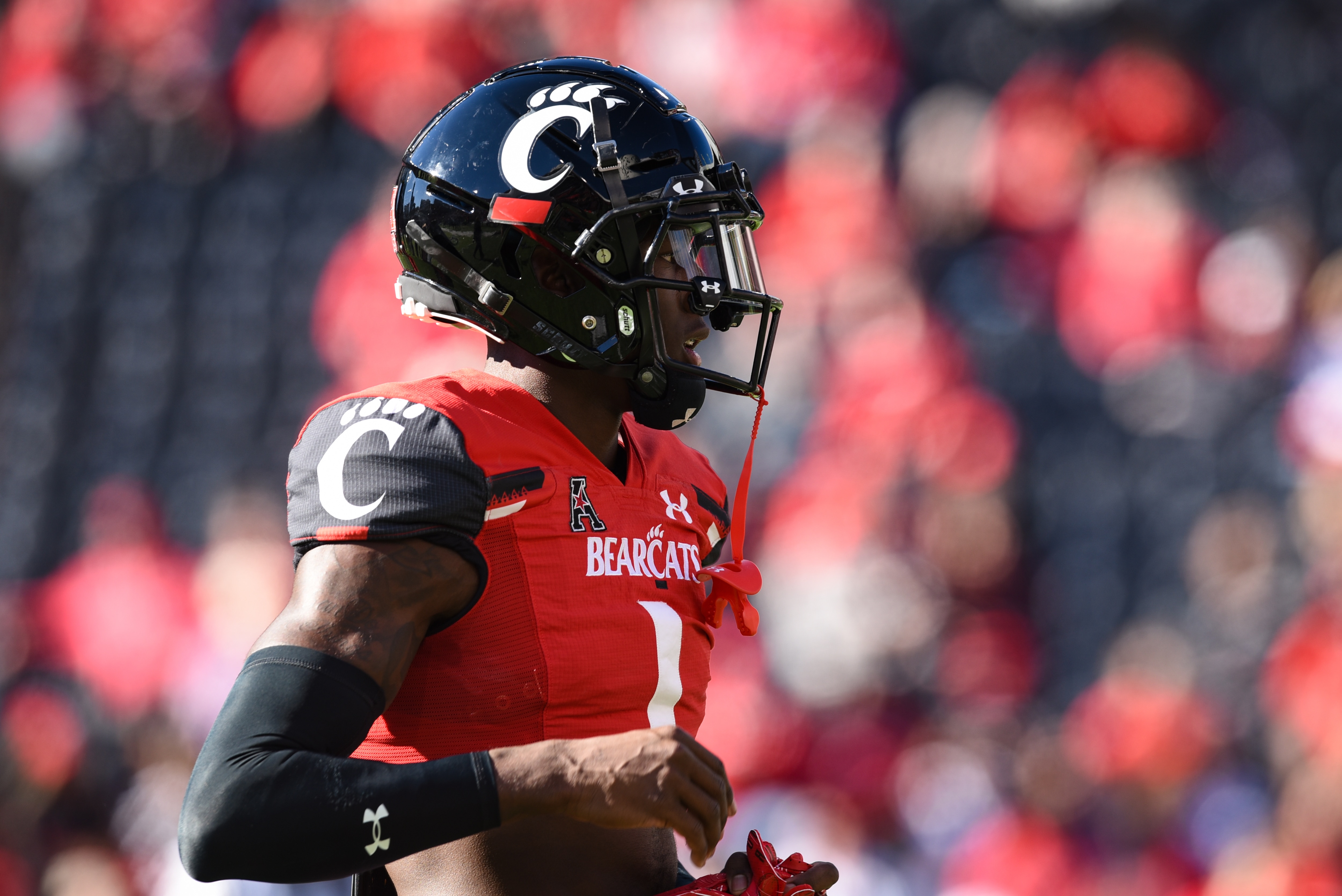 CINCINNATI, OH - NOVEMBER 06: Cincinnati CB Ahmad "Sauce" Gardner (1) prior to a college football game between the Tulsa Golden Hurricane and Cincinnati Bearcats on November 6, 2021 at Nippert Stadium in Cincinnati, OH. (Photo by James Black/Icon Sportswire via Getty Images)