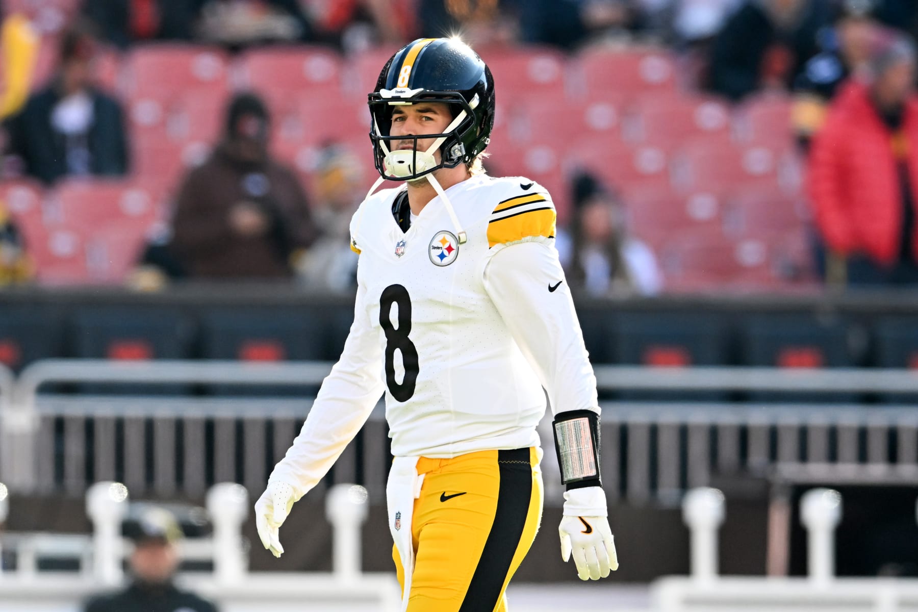 CLEVELAND, OHIO - NOVEMBER 19: Kenny Pickett #8 of the Pittsburgh Steelers looks on prior to a game against the Cleveland Browns at Cleveland Browns Stadium on November 19, 2023 in Cleveland, Ohio. (Photo by Nick Cammett/Diamond Images via Getty Images)