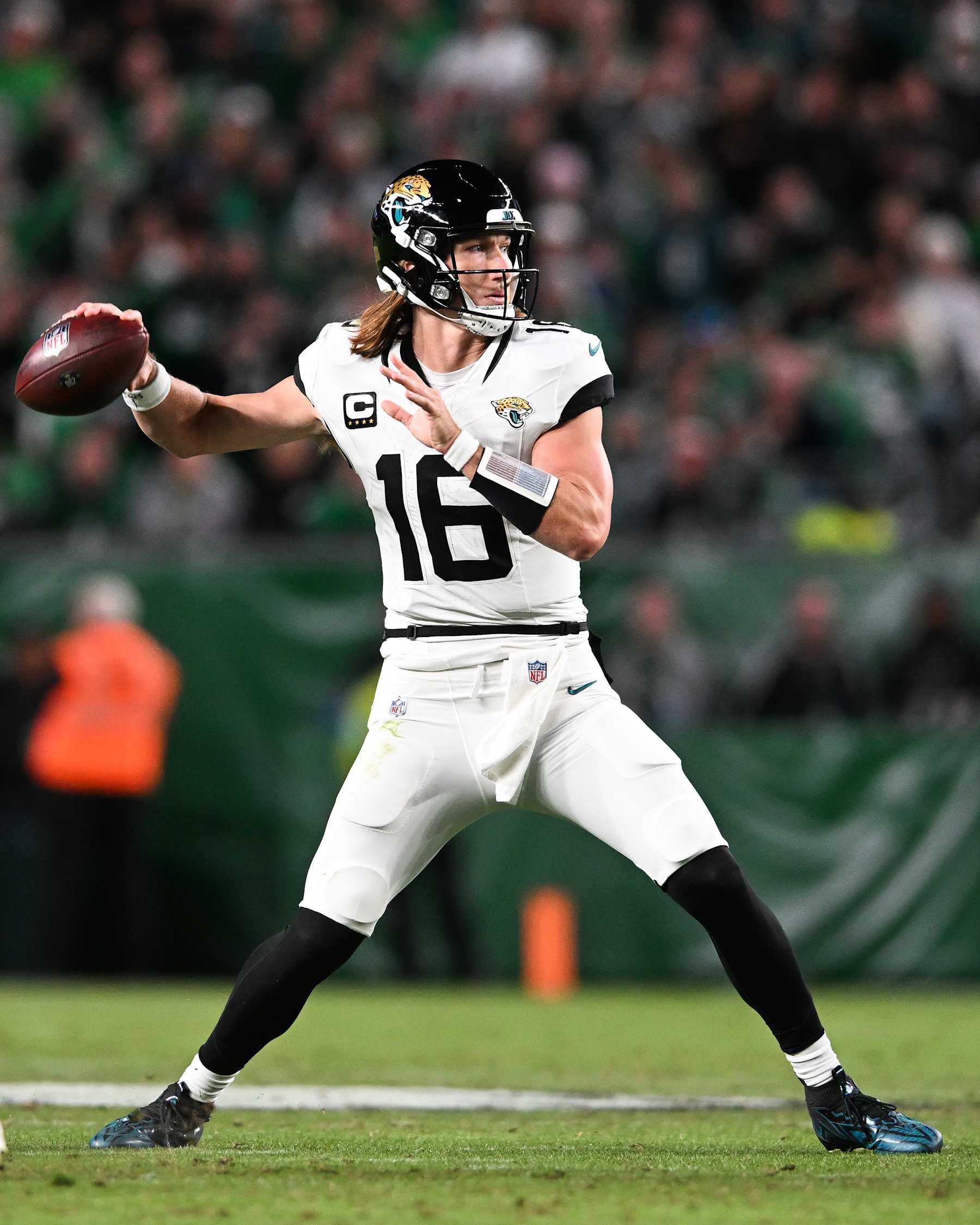 PHILADELPHIA, PENNSYLVANIA - NOVEMBER 3: Trevor Lawrence #16 of the Jacksonville Jaguars passes in the third quarter against the Jacksonville Jaguars at Lincoln Financial Field on November 3, 2024 in Philadelphia, Pennsylvania. (Photo by Kathryn Riley/Getty Images)