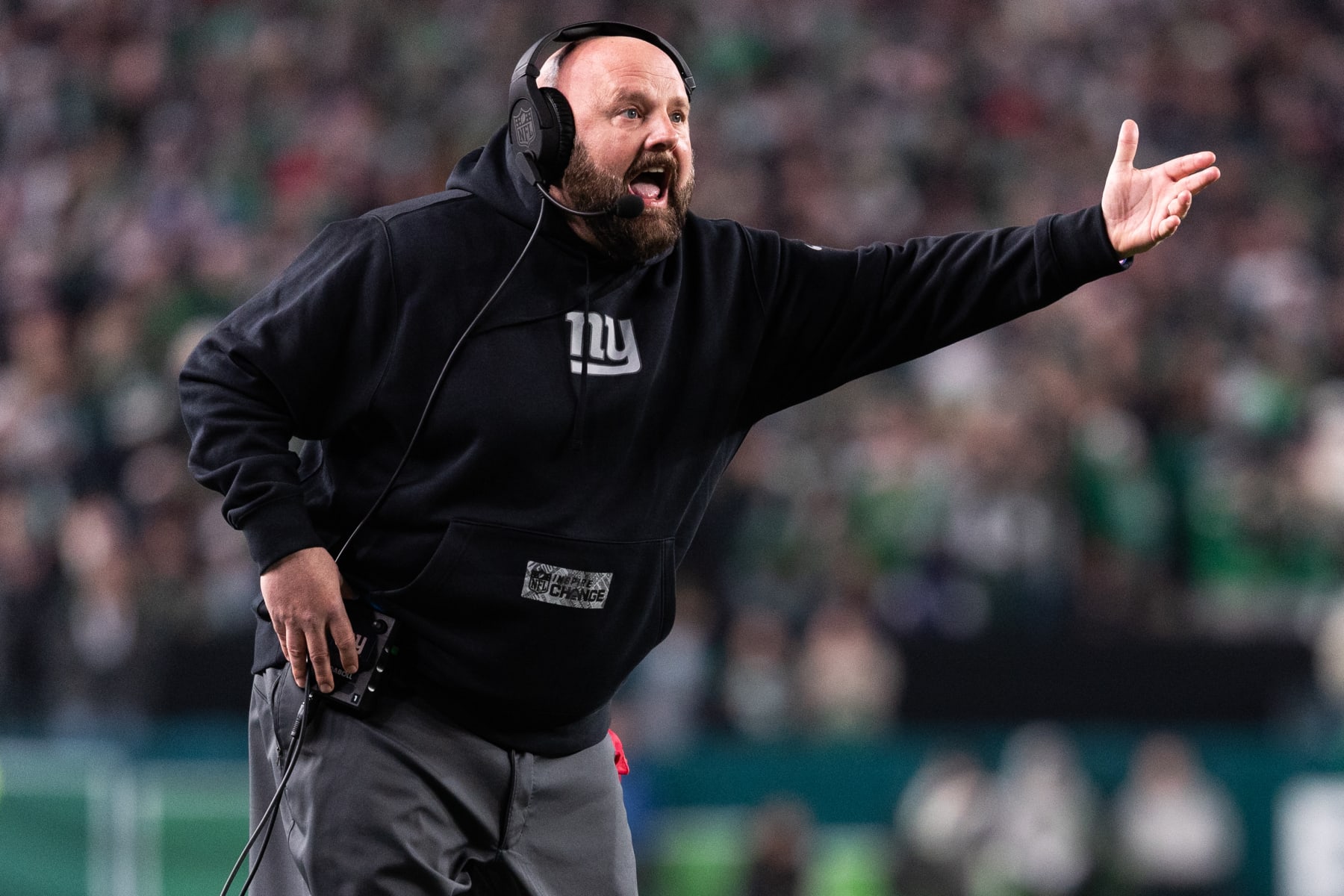 PHILADELPHIA, PENNSYLVANIA - DECEMBER 25: Head coach Brian Daboll of the New York Giants reacts to a play during the first quarter against the Philadelphia Eagles at Lincoln Financial Field on December 25, 2023 in Philadelphia, Pennsylvania. (Photo by Dustin Satloff/Getty Images)
