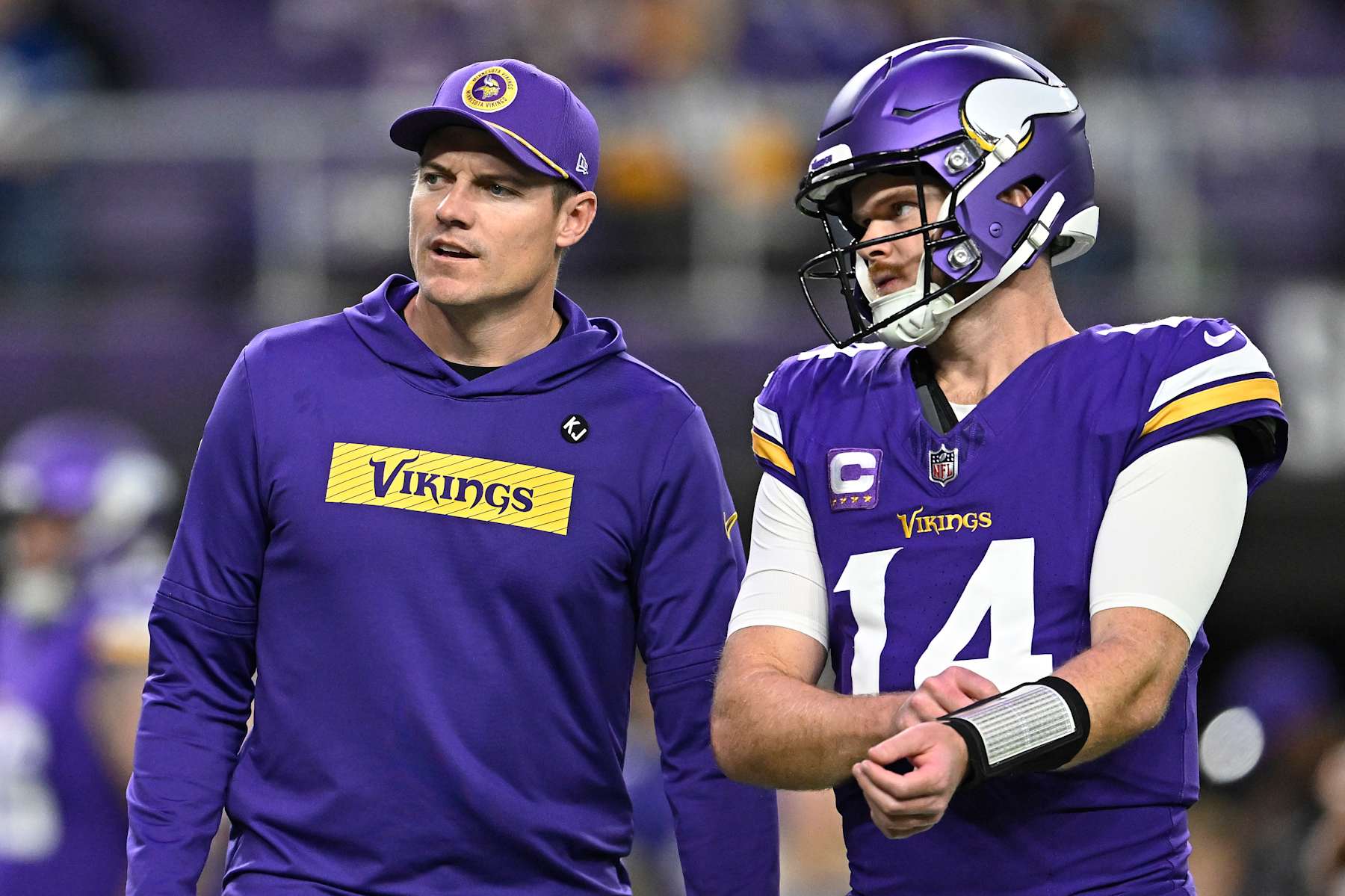 MINNEAPOLIS, MINNESOTA - NOVEMBER 03: Head coach Kevin O'Connell of the Minnesota Vikings interacts with Sam Darnold #14  prior to the game against the Indianapolis Colts at U.S. Bank Stadium on November 03, 2024 in Minneapolis, Minnesota. (Photo by Stephen Maturen/Getty Images)