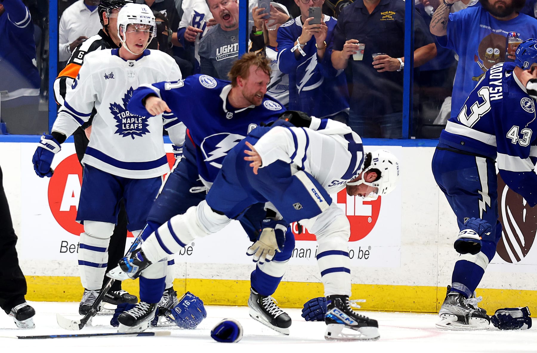 TAMPA, FLORIDA - APRIL 22: Steven Stamkos #91 of the Tampa Bay Lightning and Auston Matthews #34 of the Toronto Maple Leafs fight in the third period during Game Three of the First Round of the 2023 Stanley Cup Playoffs at Amalie Arena on April 22, 2023 in Tampa, Florida. (Photo by Mike Ehrmann/Getty Images)