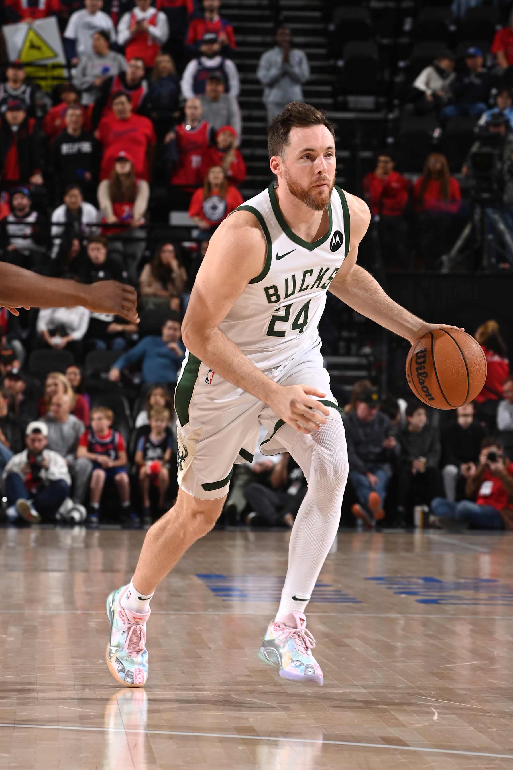 INGLEWOOD, CA - JANUARY 25: Pat Connaughton #24 of the Milwaukee Bucks handles the ball during the game against the LA Clippers on January 25, 2025 at Intuit Dome in Los Angeles, California. NOTE TO USER: User expressly acknowledges and agrees that, by downloading and/or using this Photograph, user is consenting to the terms and conditions of the Getty Images License Agreement. Mandatory Copyright Notice: Copyright 2025 NBAE (Photo by Juan Ocampo/NBAE via Getty Images)