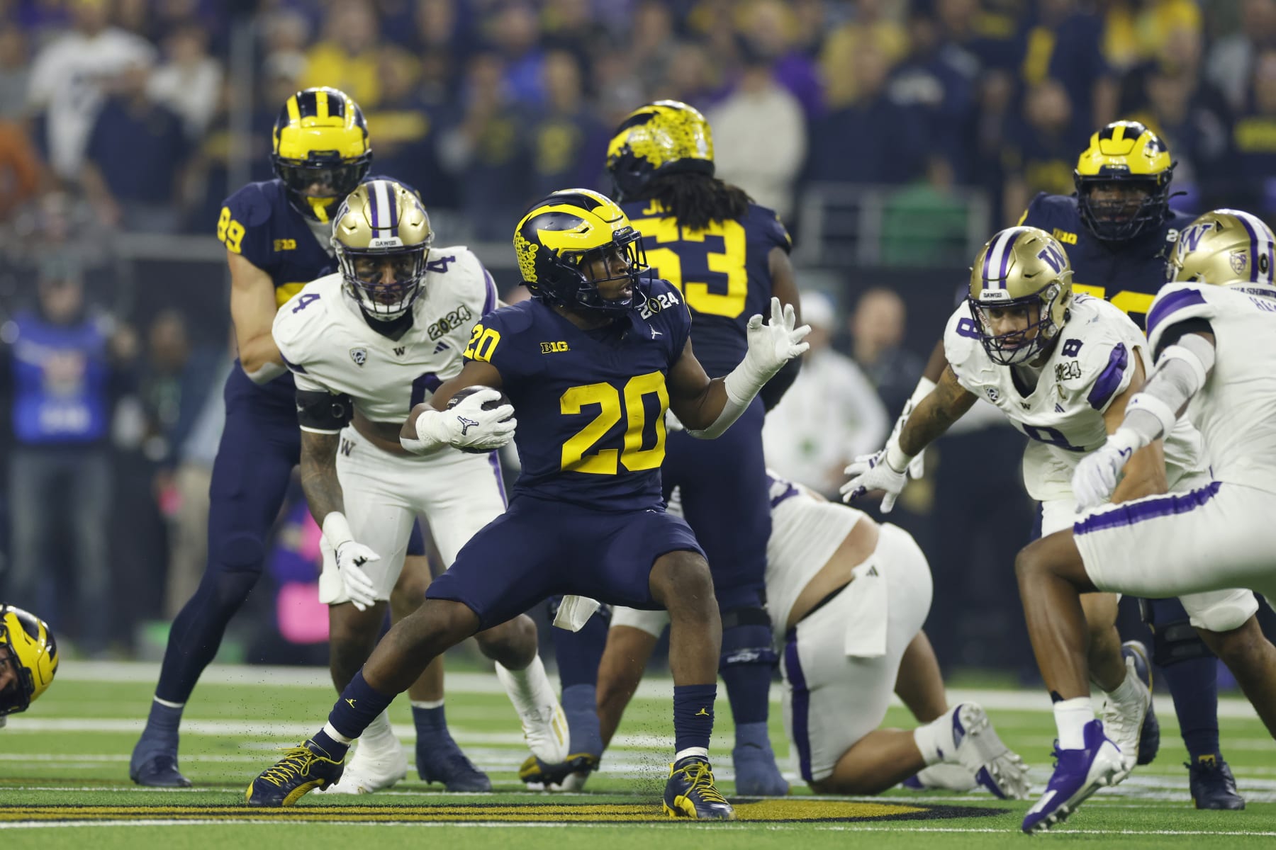 HOUSTON, TX - JANUARY 08: Michigan Wolverines running back Kalel Mullings (20) runs with the ball during the CFP National Championship against the Washington Huskies on January 08, 2024 at NRG Stadium in Houston, Texas. (Photo by Joe Robbins/Icon Sportswire via Getty Images)