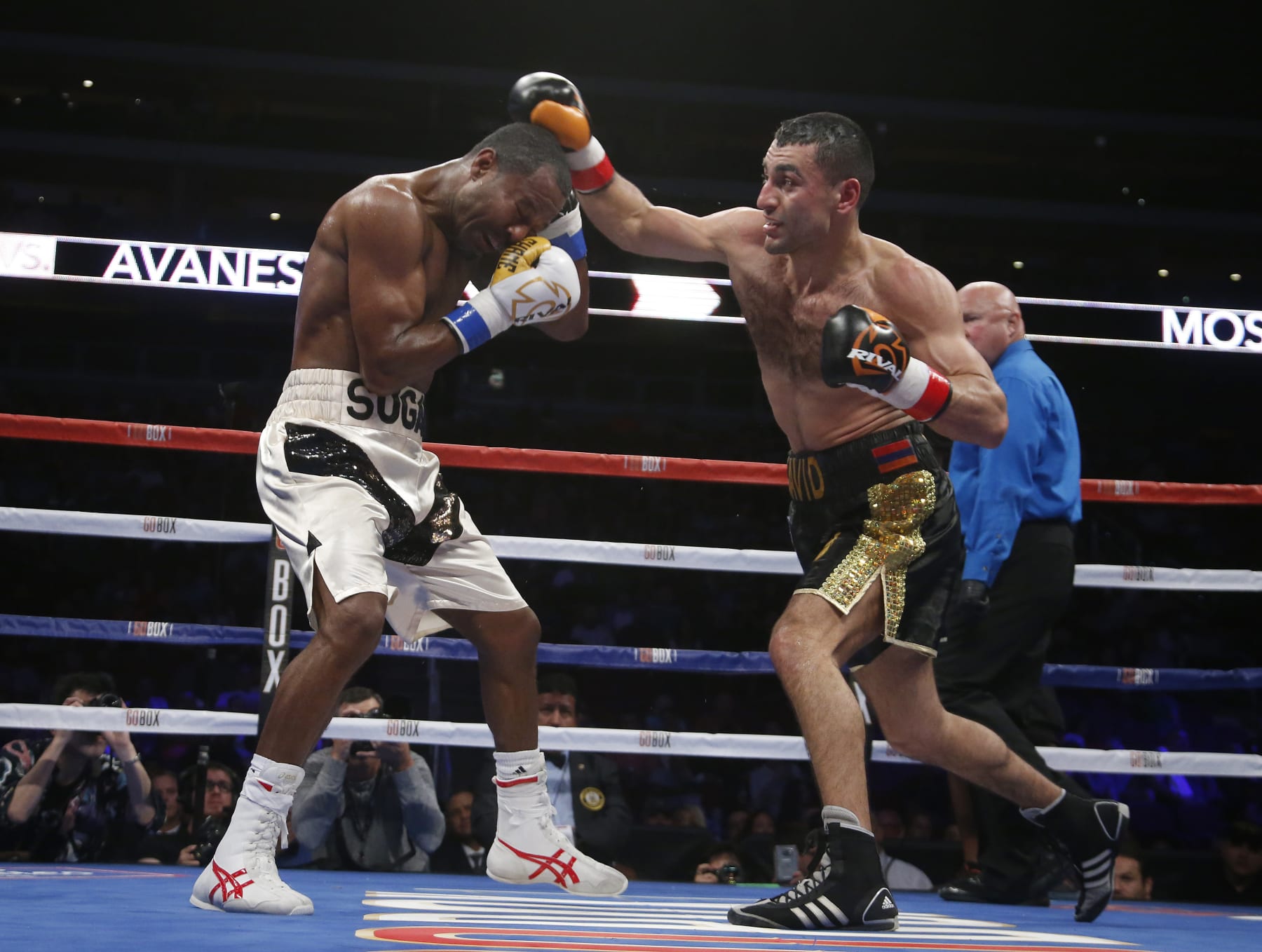 David Avanesyan, right, throws a right at Shane Mosley during the third round of a boxing bout for the WBA interim welterweight title, Saturday, May 28, 2016, in Glendale, Ariz. Avanesyan defeated Mosley by unanimous decision. (AP Photo/Rick Scuteri)