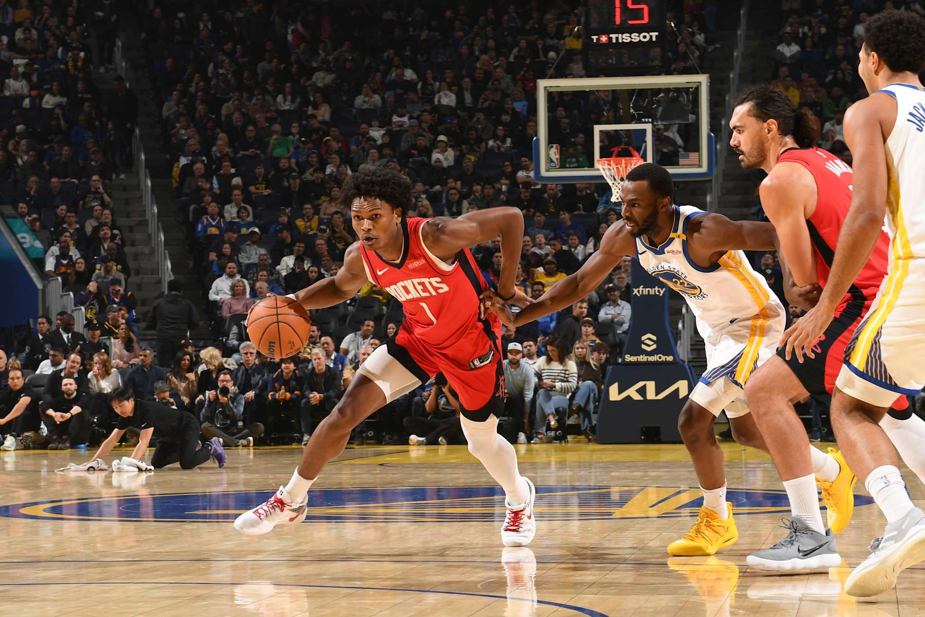 SAN FRANCISCO, CA - DECEMBER 5: Amen Thompson #1 of the Houston Rockets dribbles the ball during the game against the Golden State Warriors on December 5, 2024 at Chase Center in San Francisco, California. NOTE TO USER: User expressly acknowledges and agrees that, by downloading and or using this photograph, user is consenting to the terms and conditions of Getty Images License Agreement. Mandatory Copyright Notice: Copyright 2024 NBAE (Photo by Noah Graham/NBAE via Getty Images)