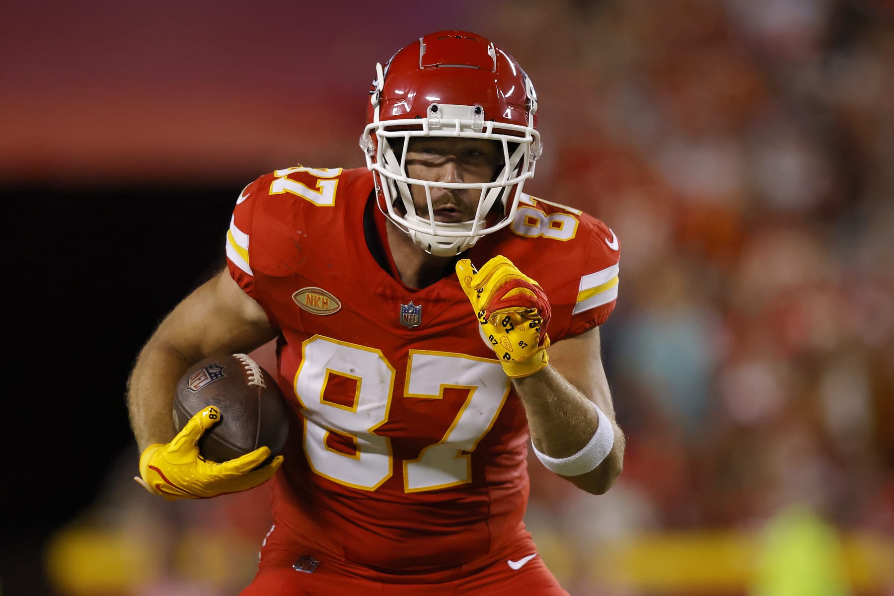 KANSAS CITY, MISSOURI - OCTOBER 12: Travis Kelce #87 of the Kansas City Chiefs carries the ball against the Denver Broncos during the second quarter at GEHA Field at Arrowhead Stadium on October 12, 2023 in Kansas City, Missouri. (Photo by David Eulitt/Getty Images) KANSAS CITY, MISSOURI - OCTOBER 12: Travis Kelce #87 of the Kansas City Chiefs carries the ball against the Denver Broncos during the second quarter at GEHA Field at Arrowhead Stadium on October 12, 2023 in Kansas City, Missouri. (Photo by David Eulitt/Getty Images)