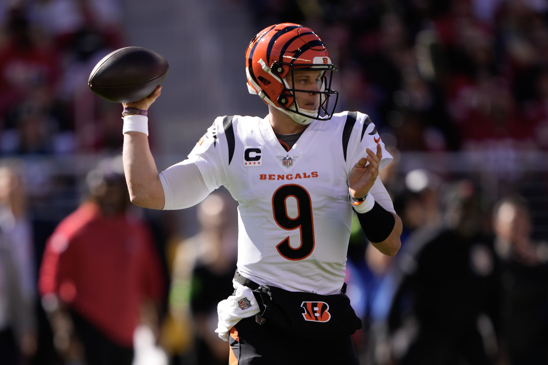 SANTA CLARA, CALIFORNIA - OCTOBER 29: Joe Burrow #9 of the Cincinnati Bengals throws the ball during the first quarter against the San Francisco 49ers at Levi's Stadium on October 29, 2023 in Santa Clara, California. (Photo by Thearon W. Henderson/Getty Images)