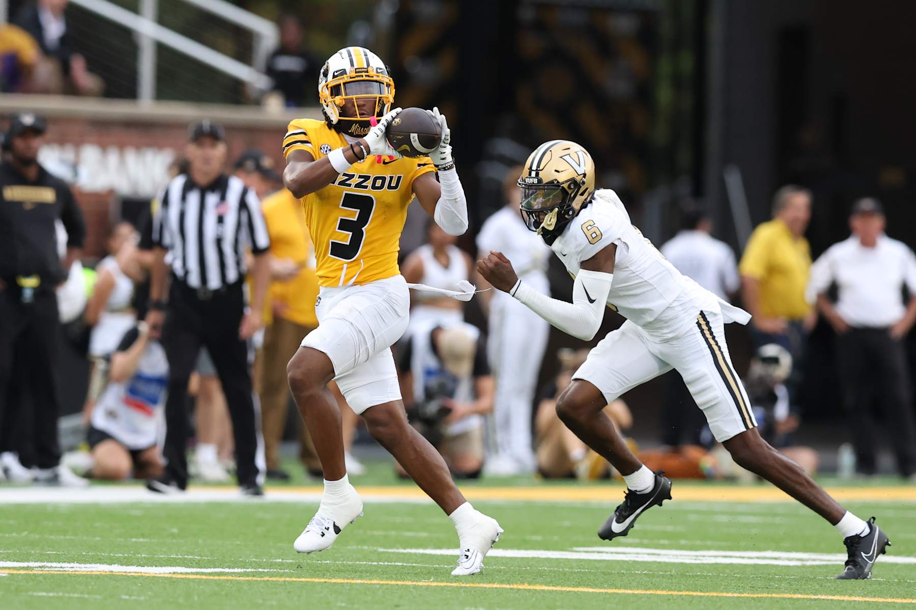 COLUMBIA, MO - SEPTEMBER 21: Missouri Tigers wide receiver Luther Burden III (3) makes a catch in front of Vanderbilt Commodores cornerback Kolbey Taylor (6) in the third quarter of an SEC football game between the Vanderbilt Commodores and Missouri Tigers on September 21, 2024 at Memorial Stadium in Columbia, MO. (Photo by Scott Winters/Icon Sportswire via Getty Images)